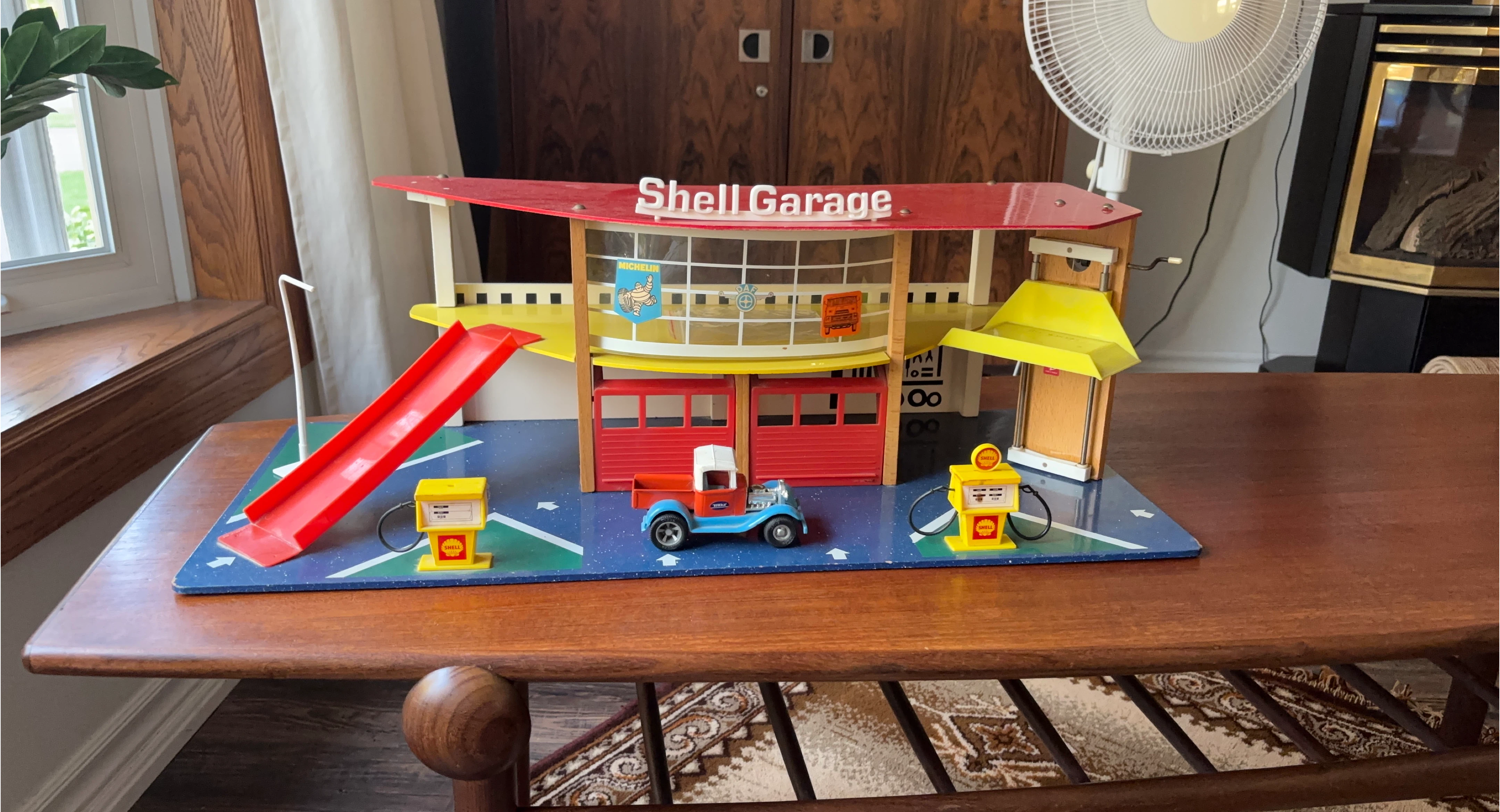 Vintage Shell Garage Playset thumbnail