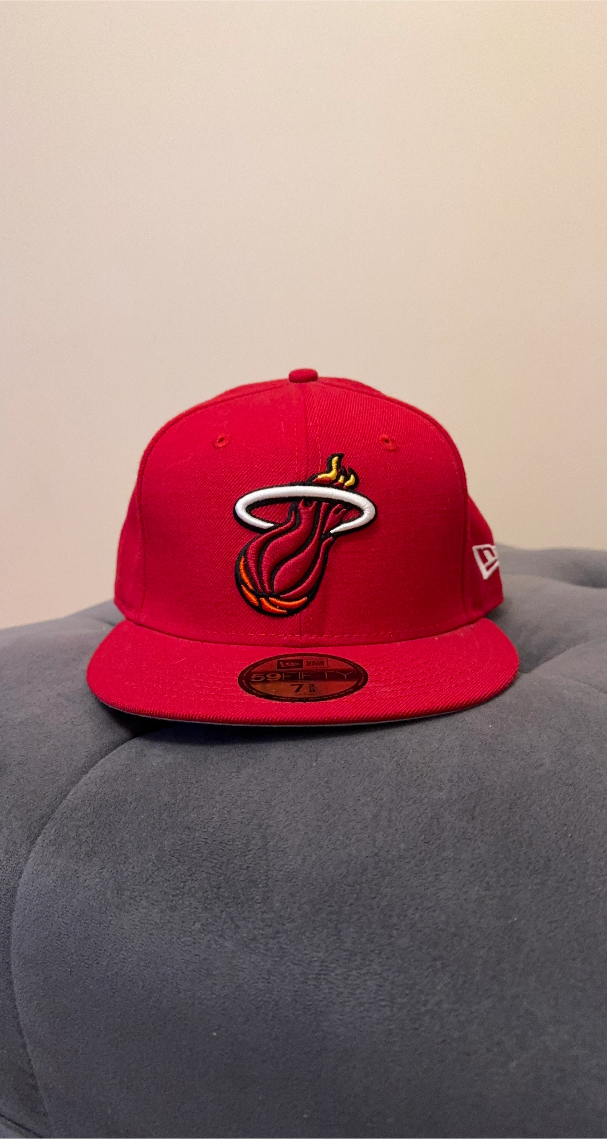 New Era Miami Heat Fitted Hat - Size 7 3/8 thumbnail