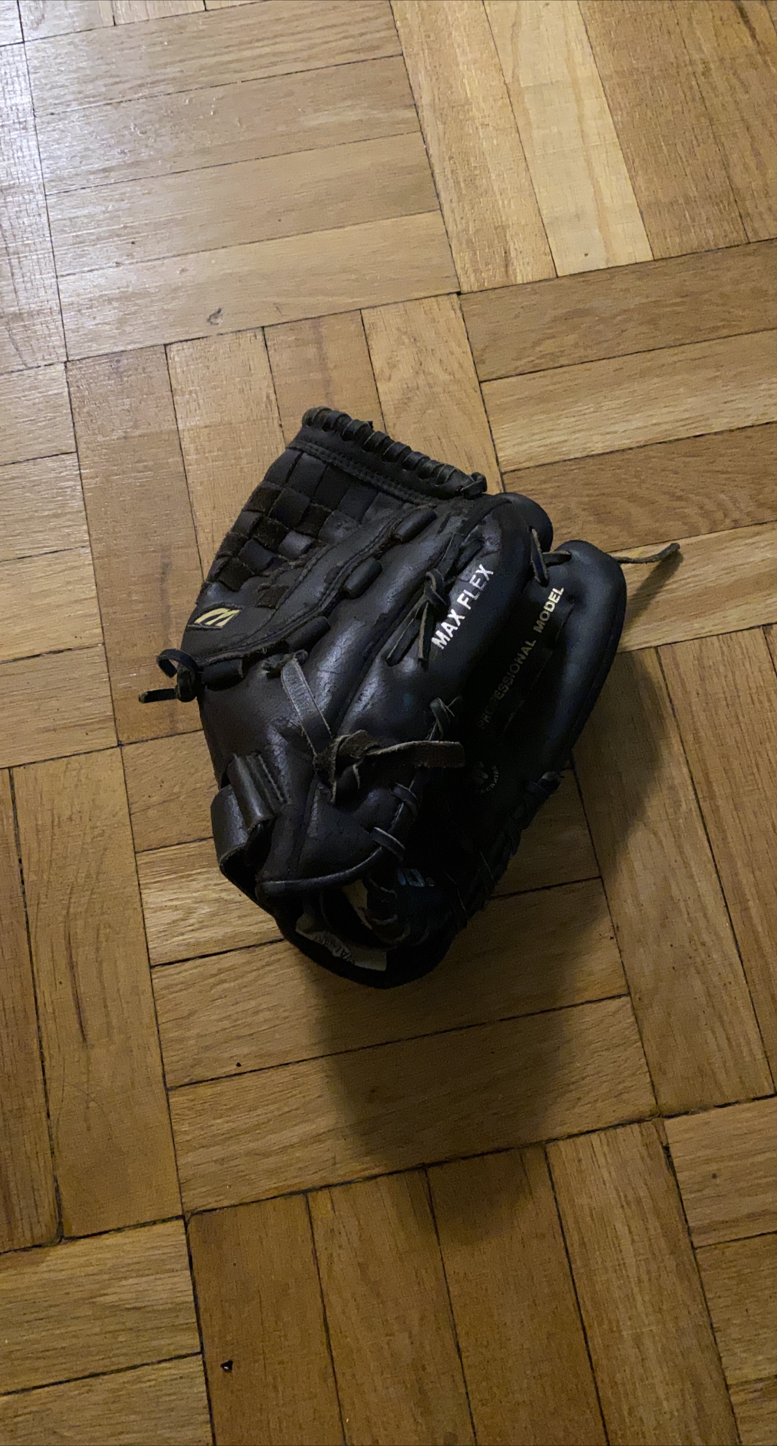 Max Flex Professional Model Baseball Glove thumbnail