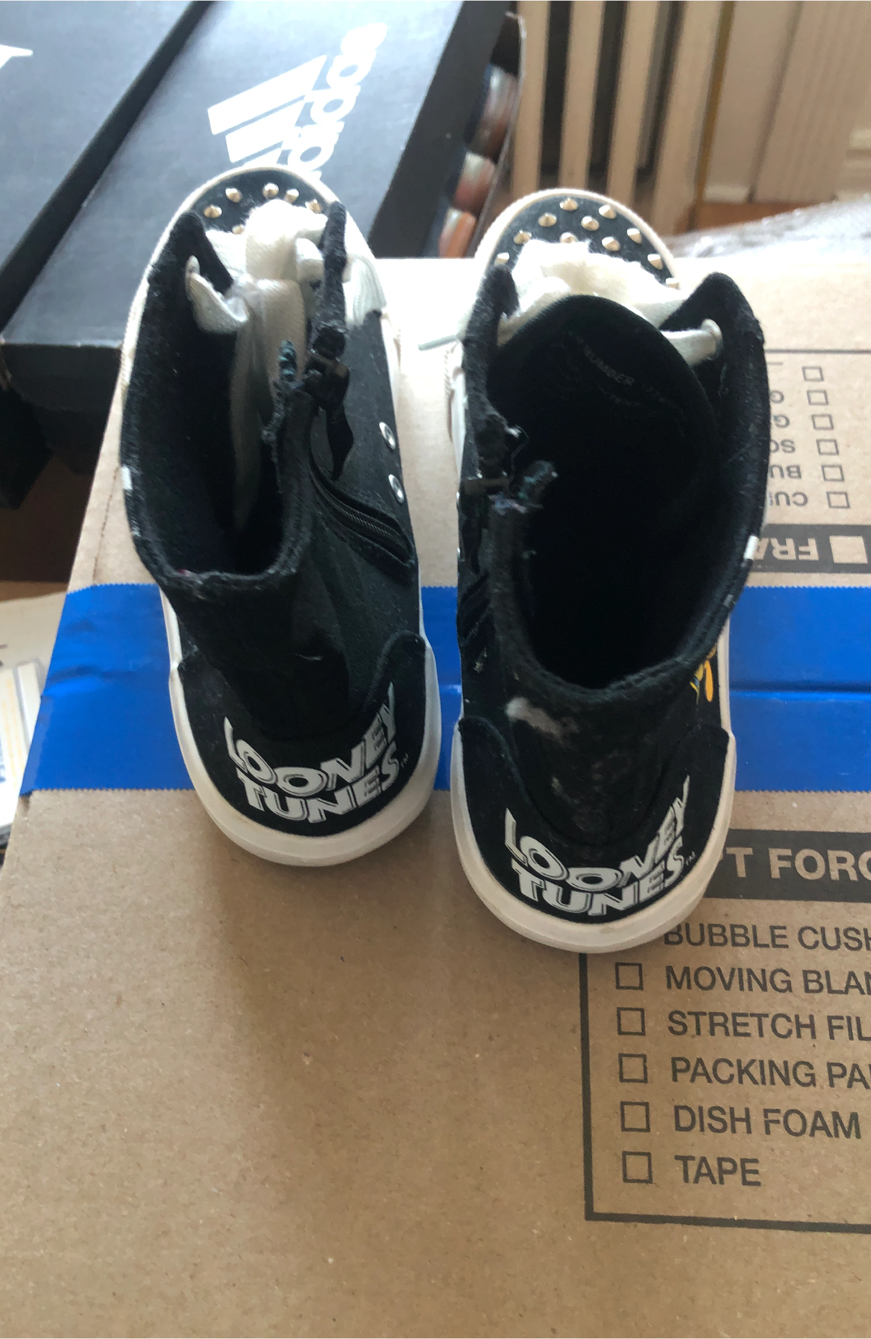 Looney Tunes Black Sneakers thumbnail