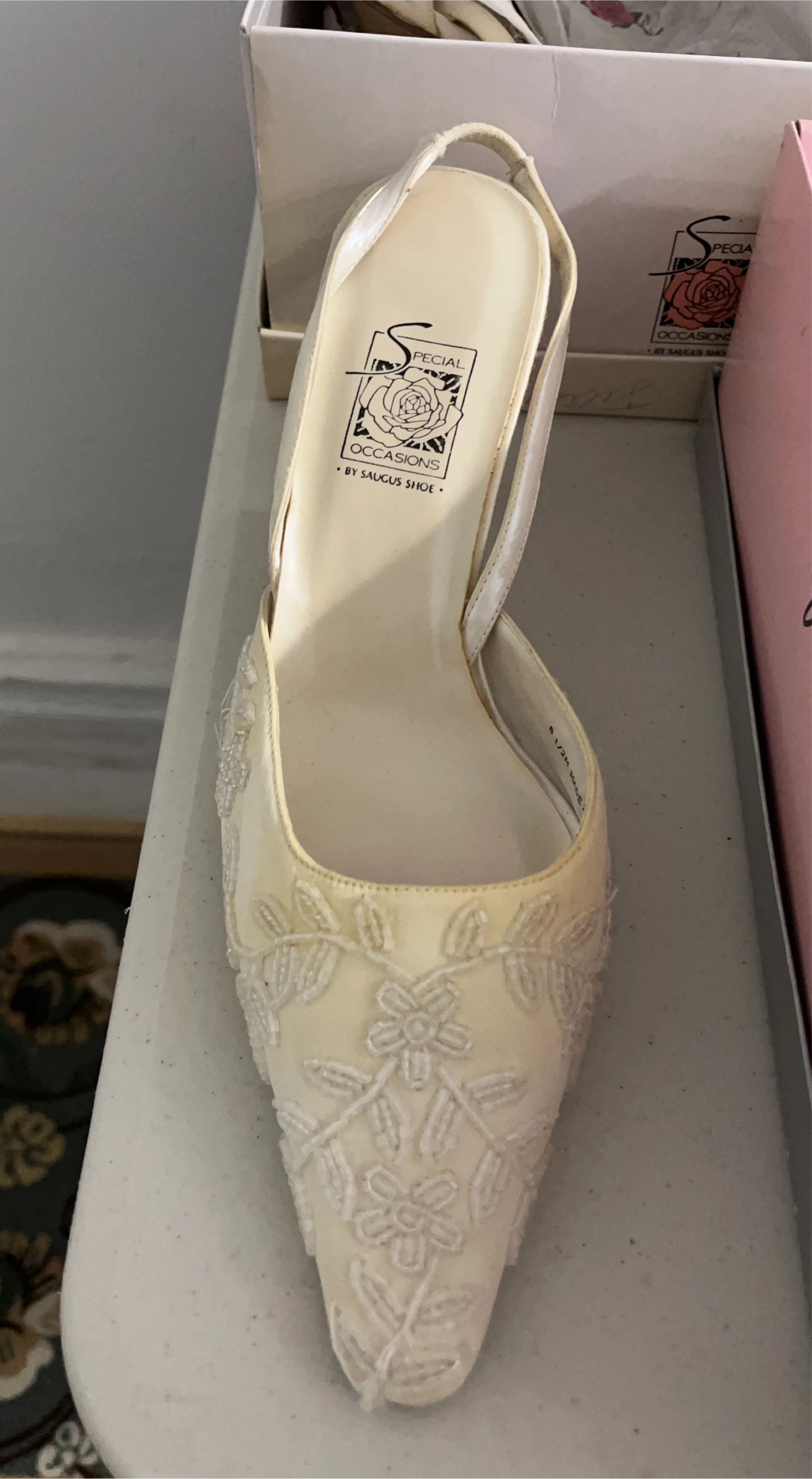 Special Occasions Ivory Heels - Size 8 1/2M thumbnail