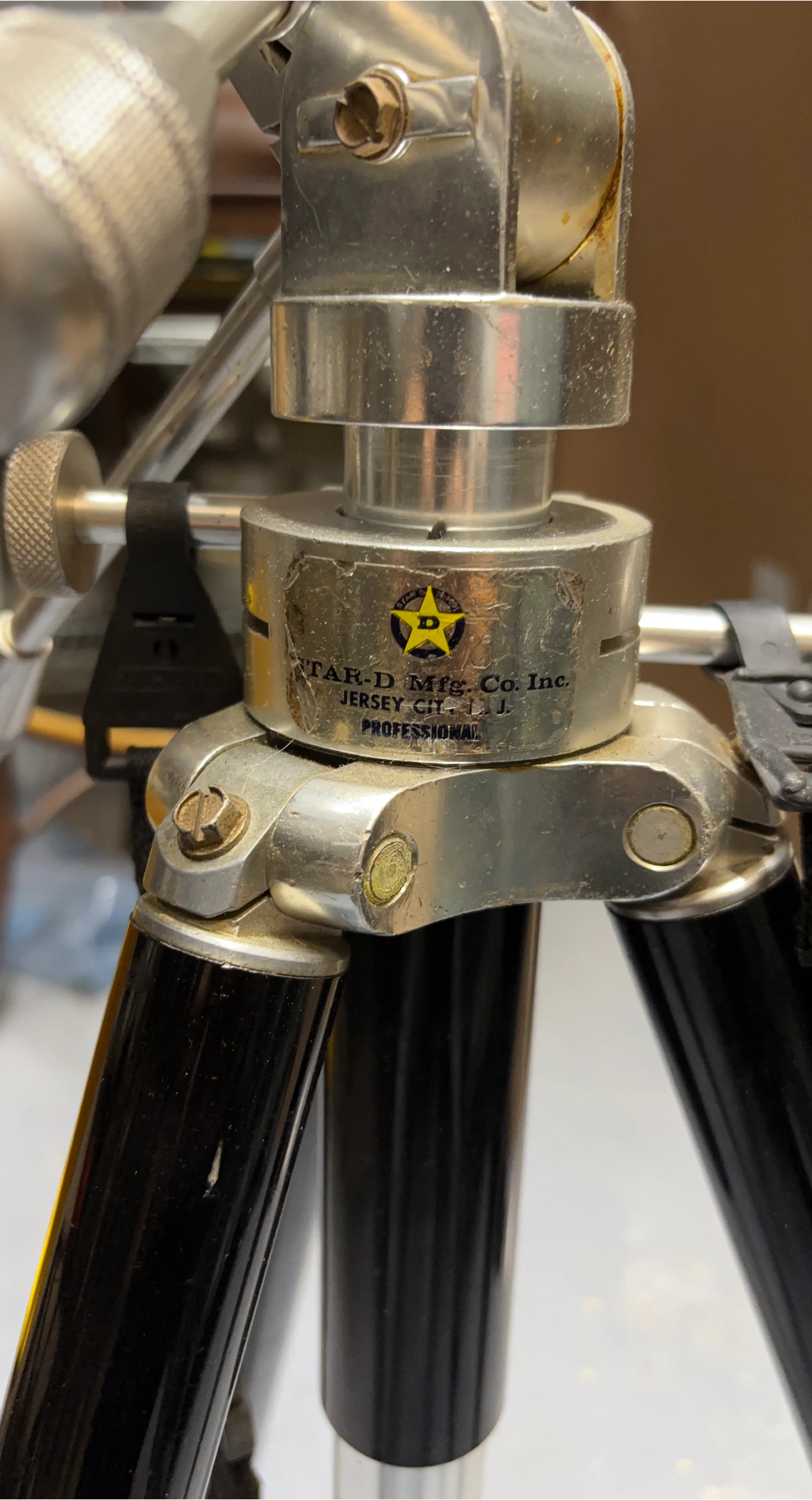 STAR-D Professional Tripod thumbnail