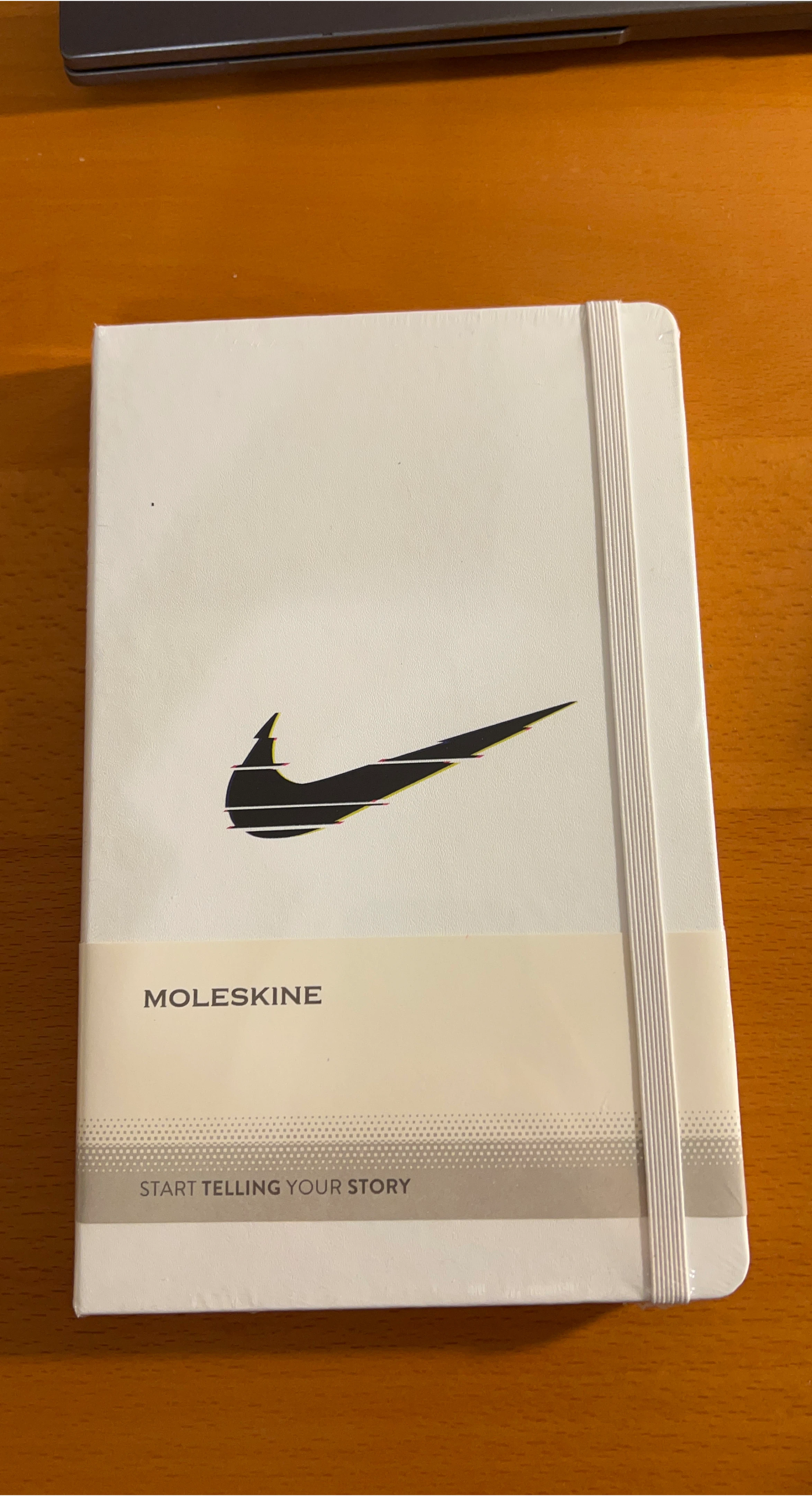Moleskine x Nike Limited Edition Notebook - New thumbnail