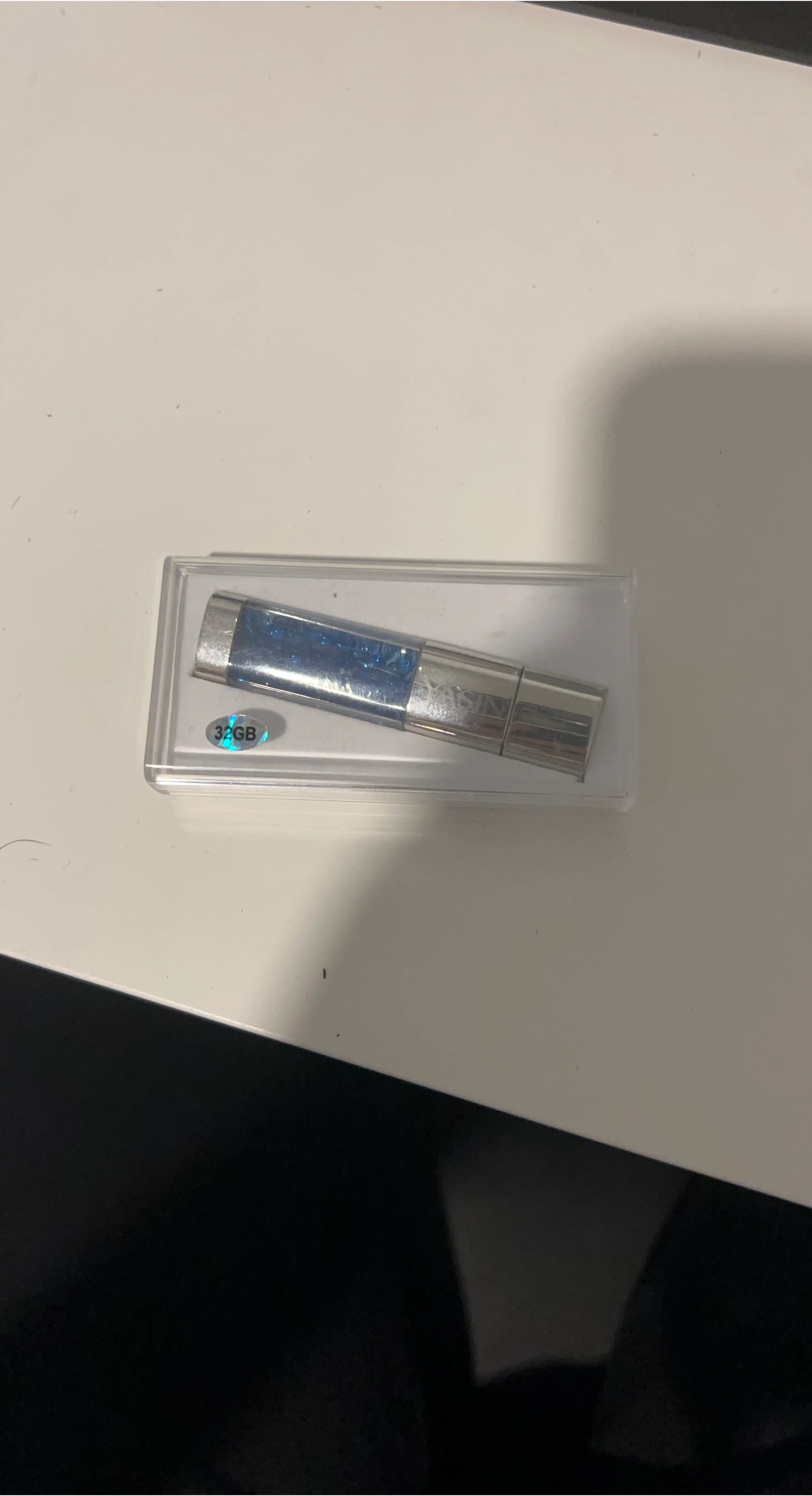 32GB USB Flash Drive - New in Box thumbnail