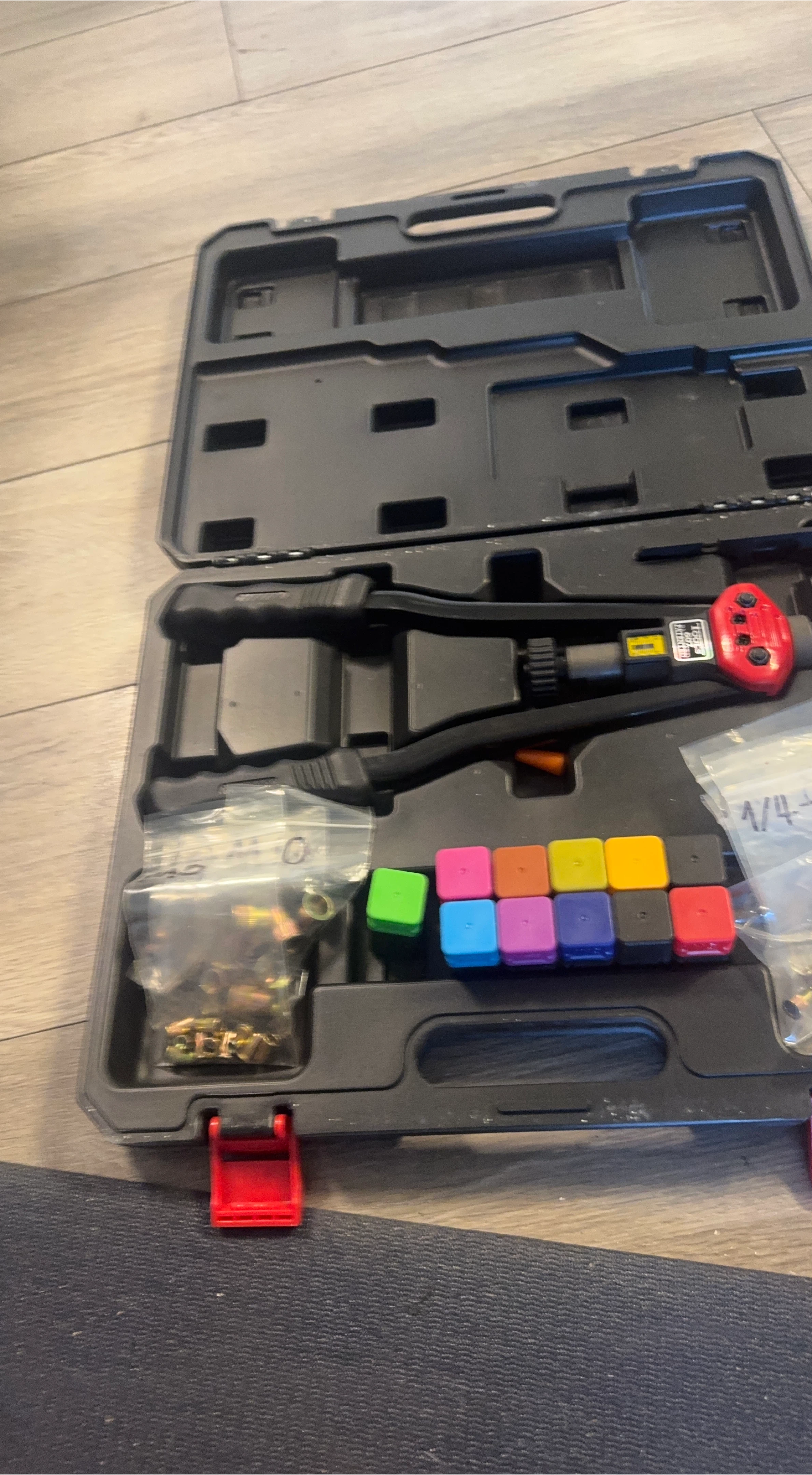 Rivet Tool Kit with Rivets thumbnail