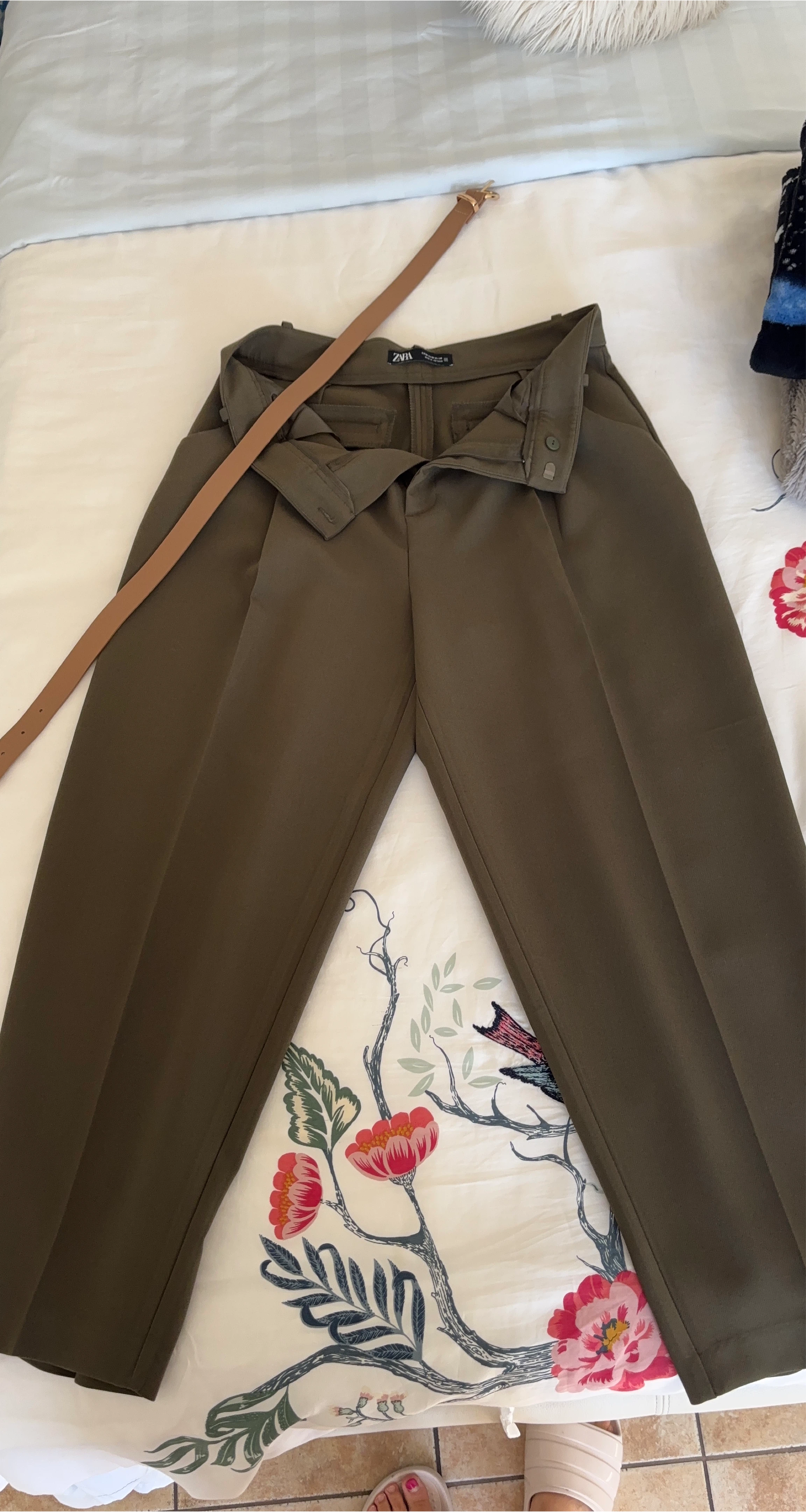 Zara Olive Green Pleated Pants with Belt thumbnail