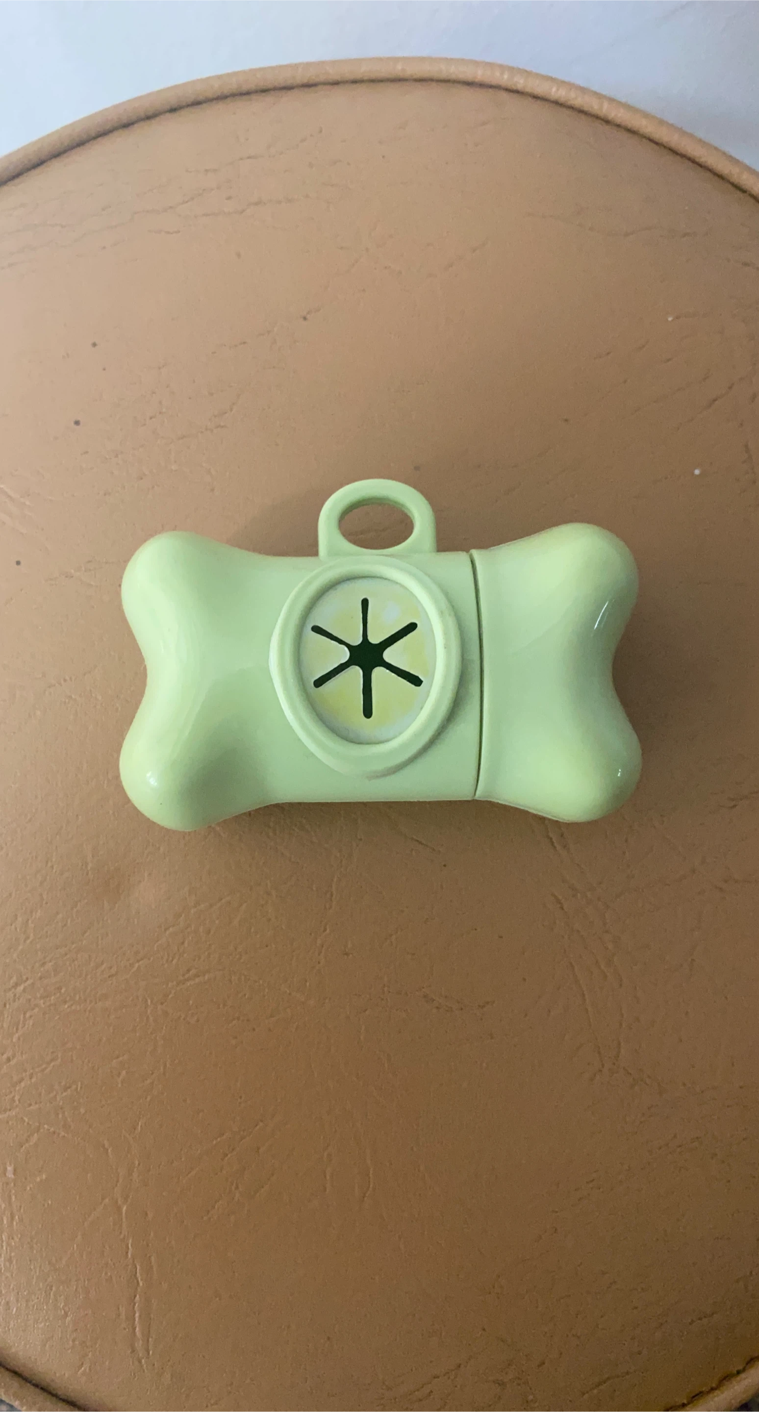 Green Bone-Shaped Poop Bag Dispenser 🧡 thumbnail