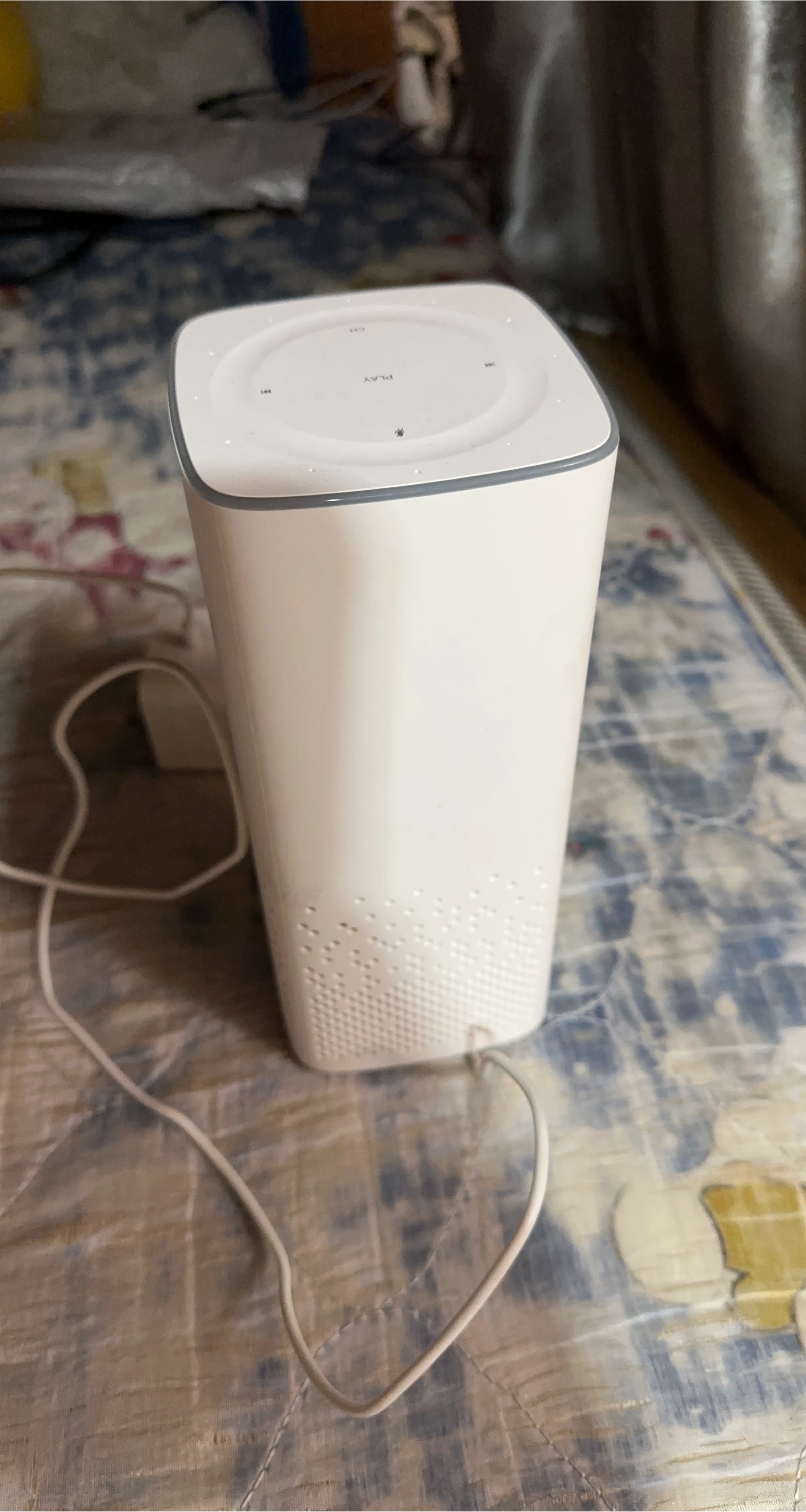 White Smart Speaker Xiaomi thumbnail