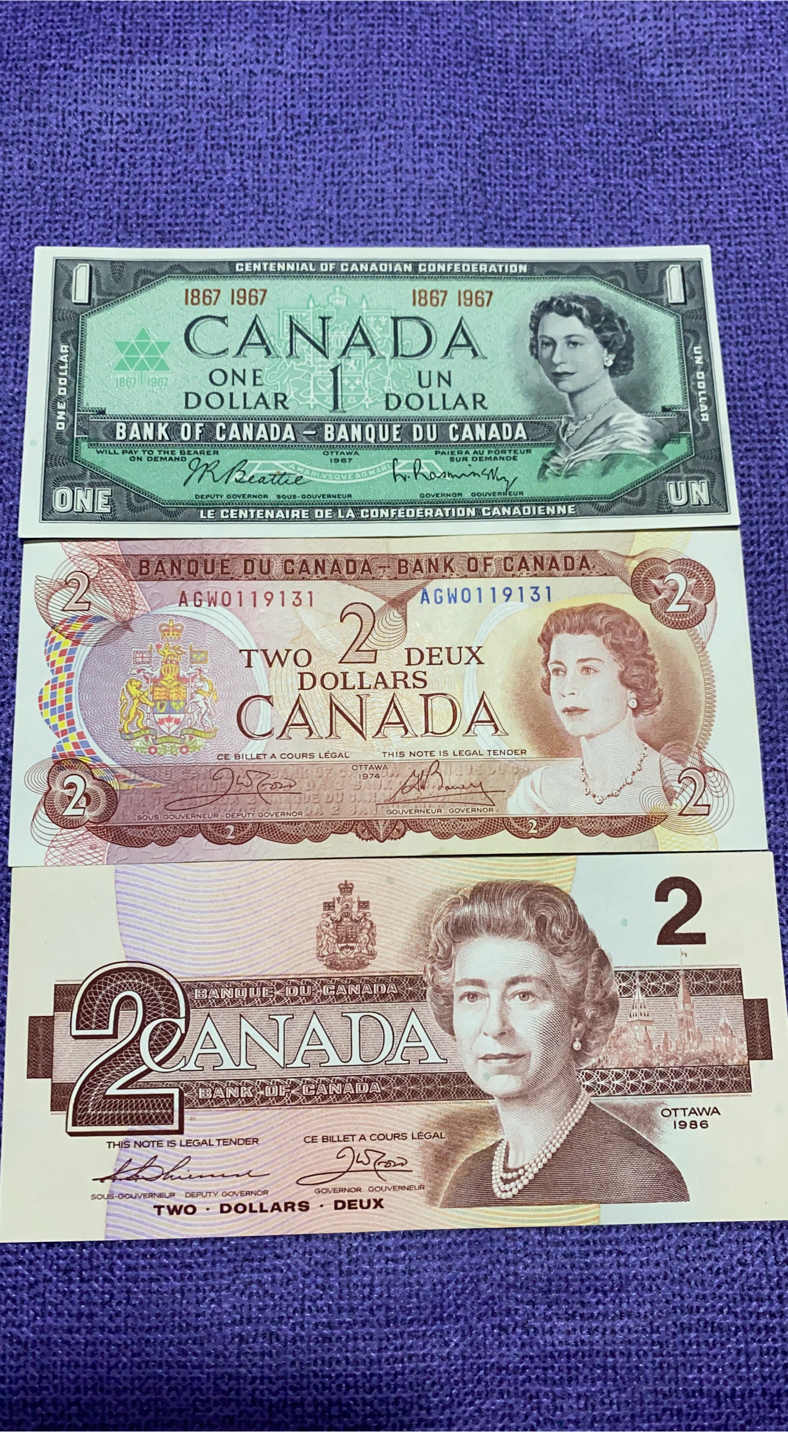 Vintage Canadian One & Two Dollar Bills thumbnail