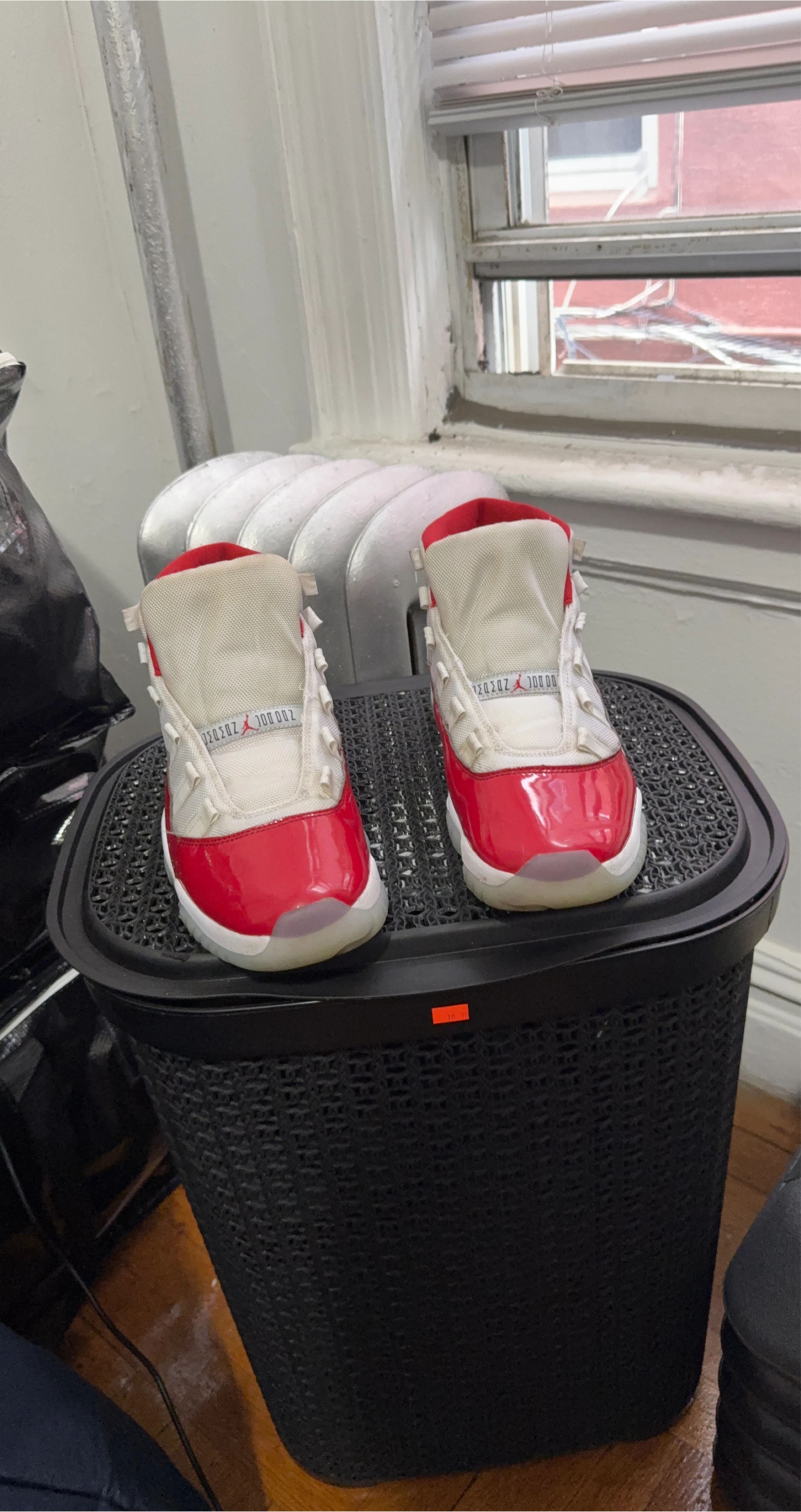Air Jordan 11 Retro Cherry Red thumbnail