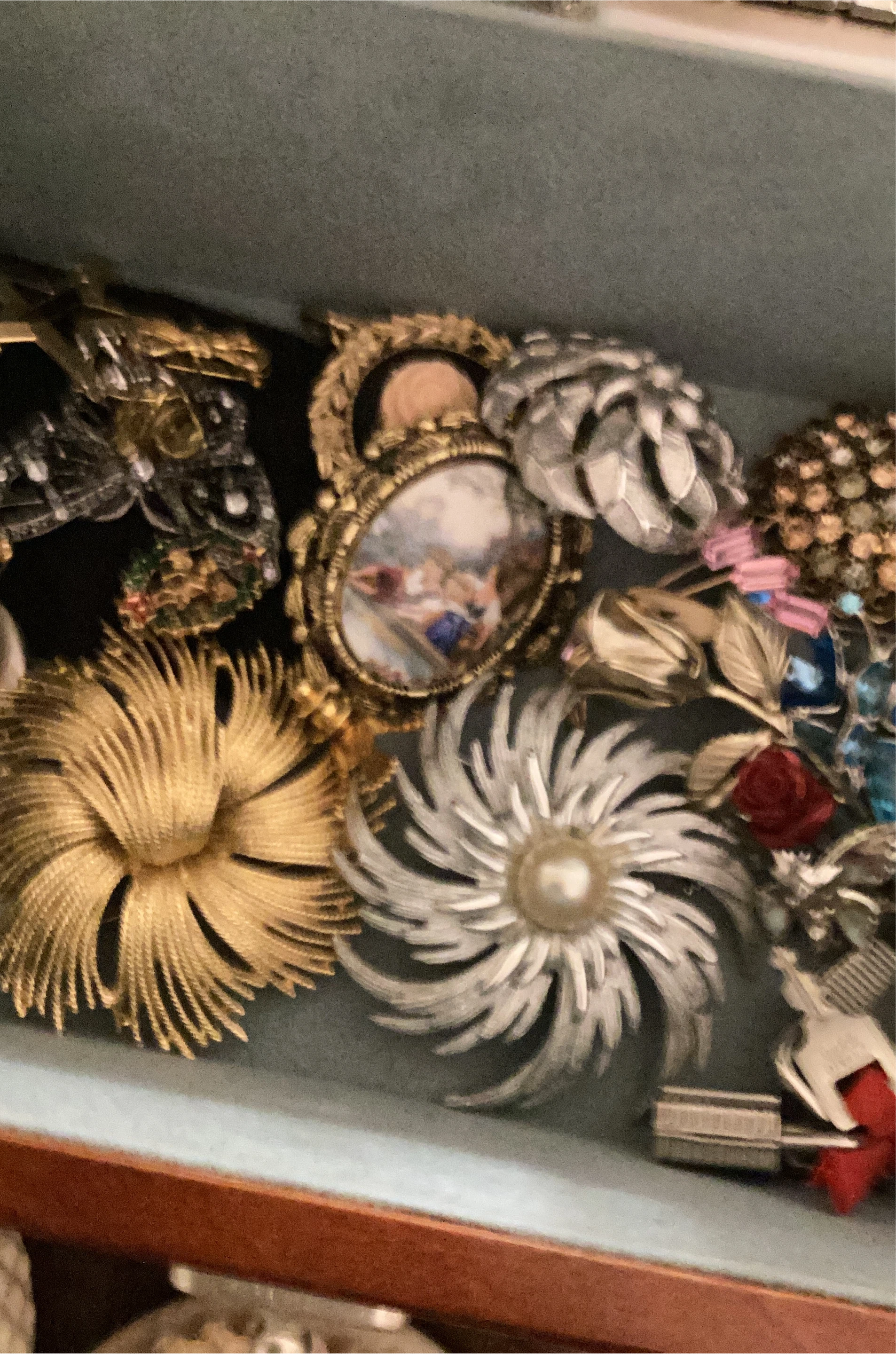 Vintage Brooches - Mixed Styles image indicator(1)