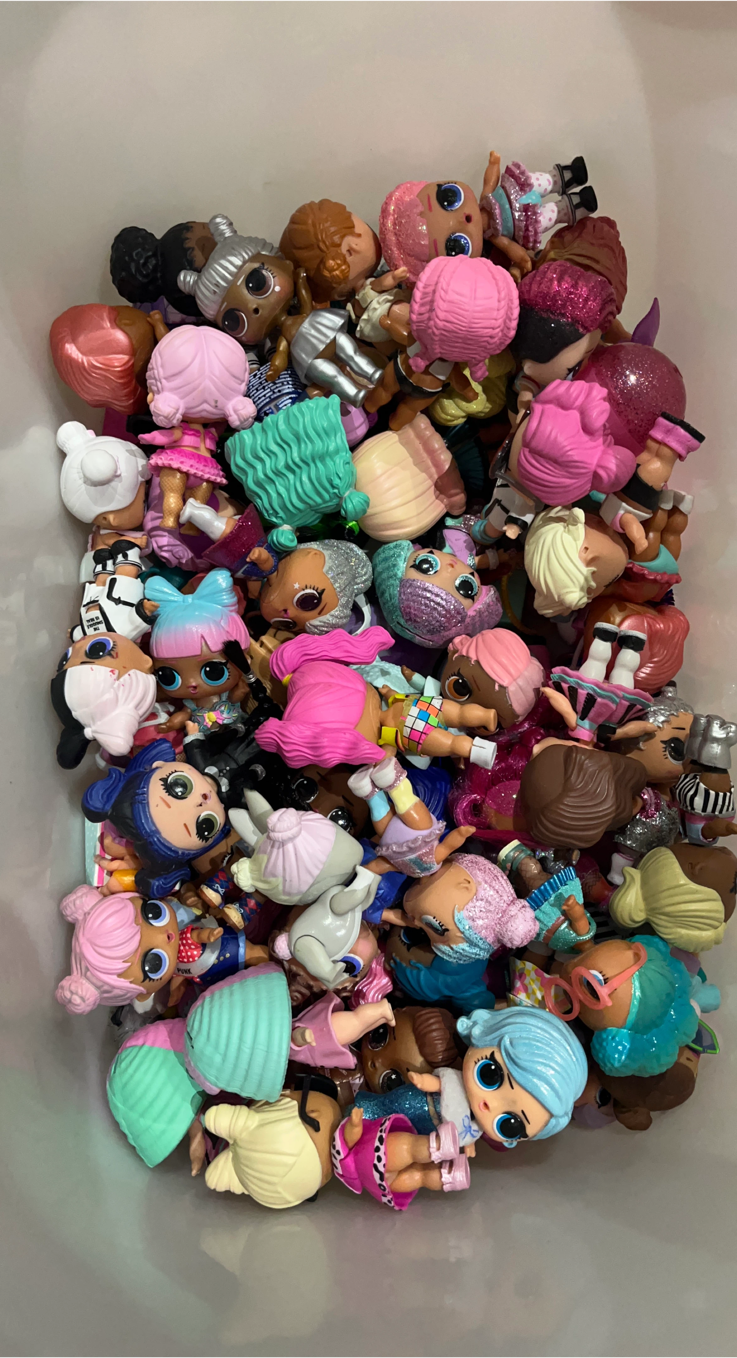 Lot of LOL Surprise Dolls thumbnail