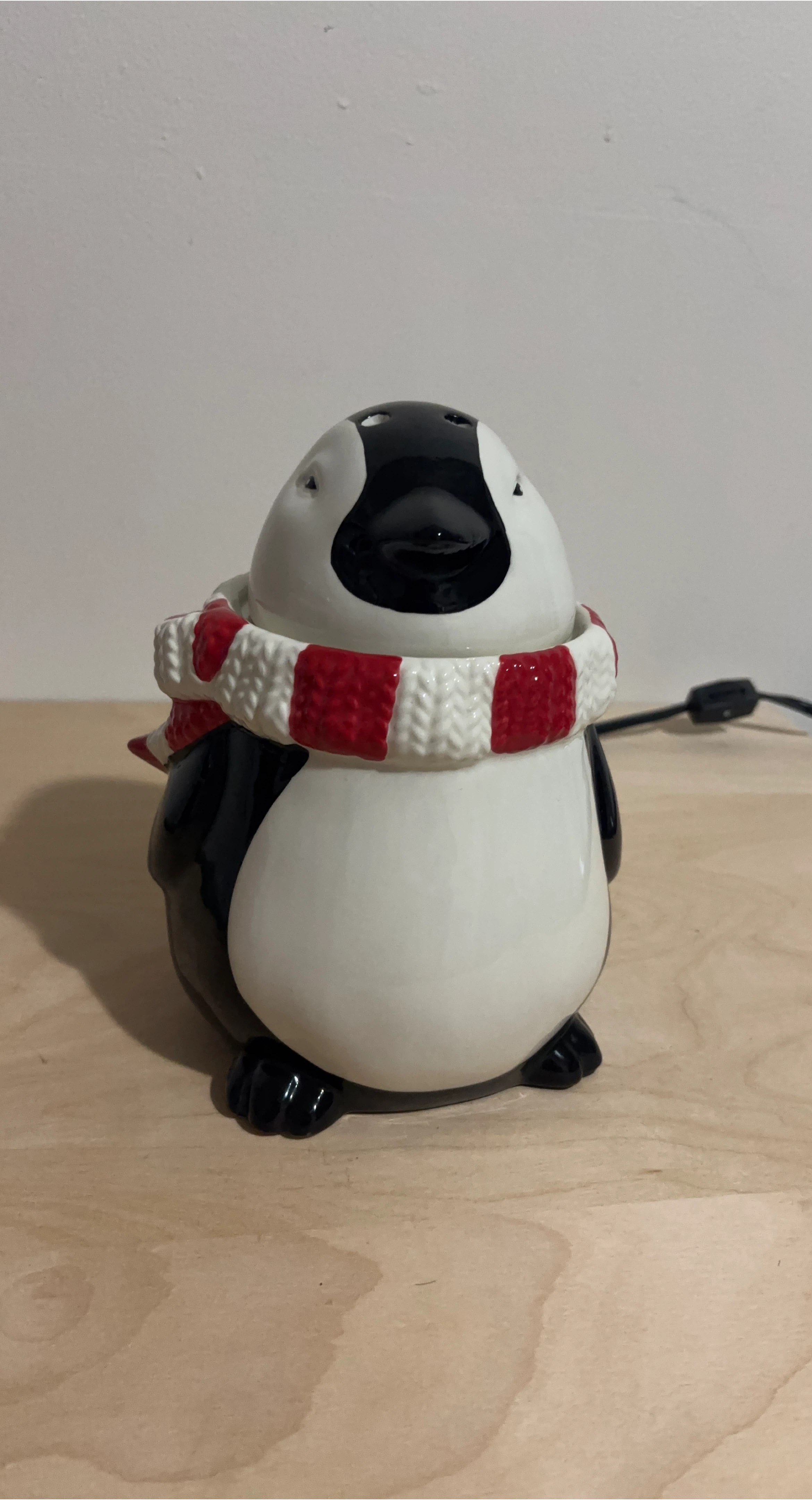 Scentsy Penguin Wax Warmer thumbnail
