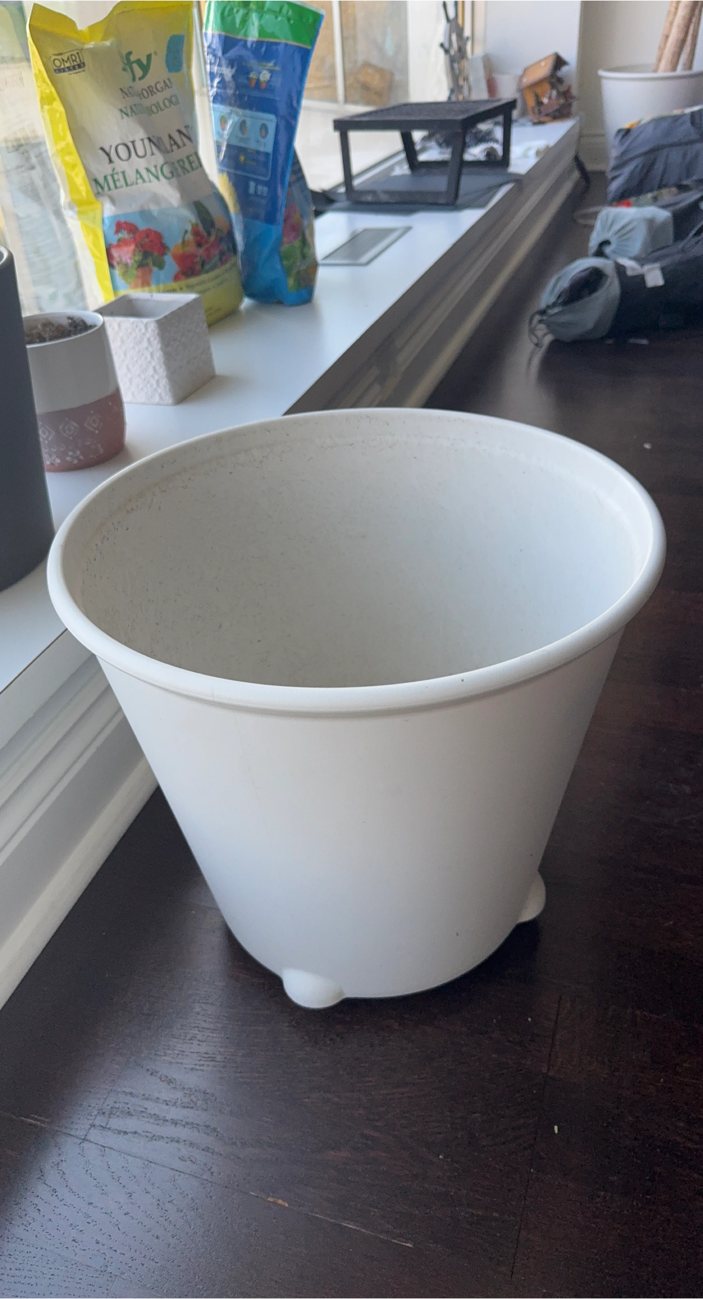 White Plastic Planter Pot thumbnail