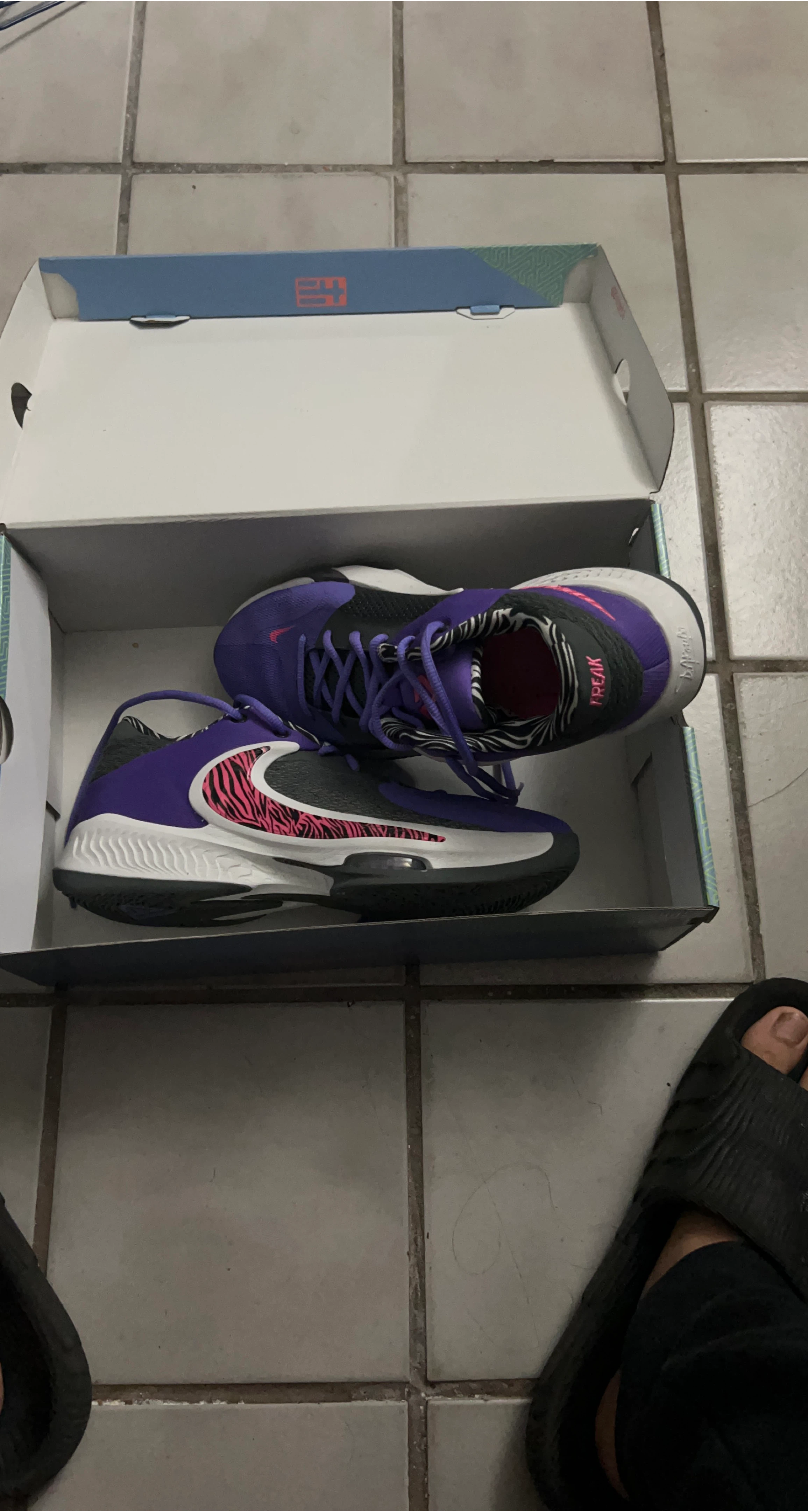 Nike Zoom Freak 4 Purple Sneakers thumbnail