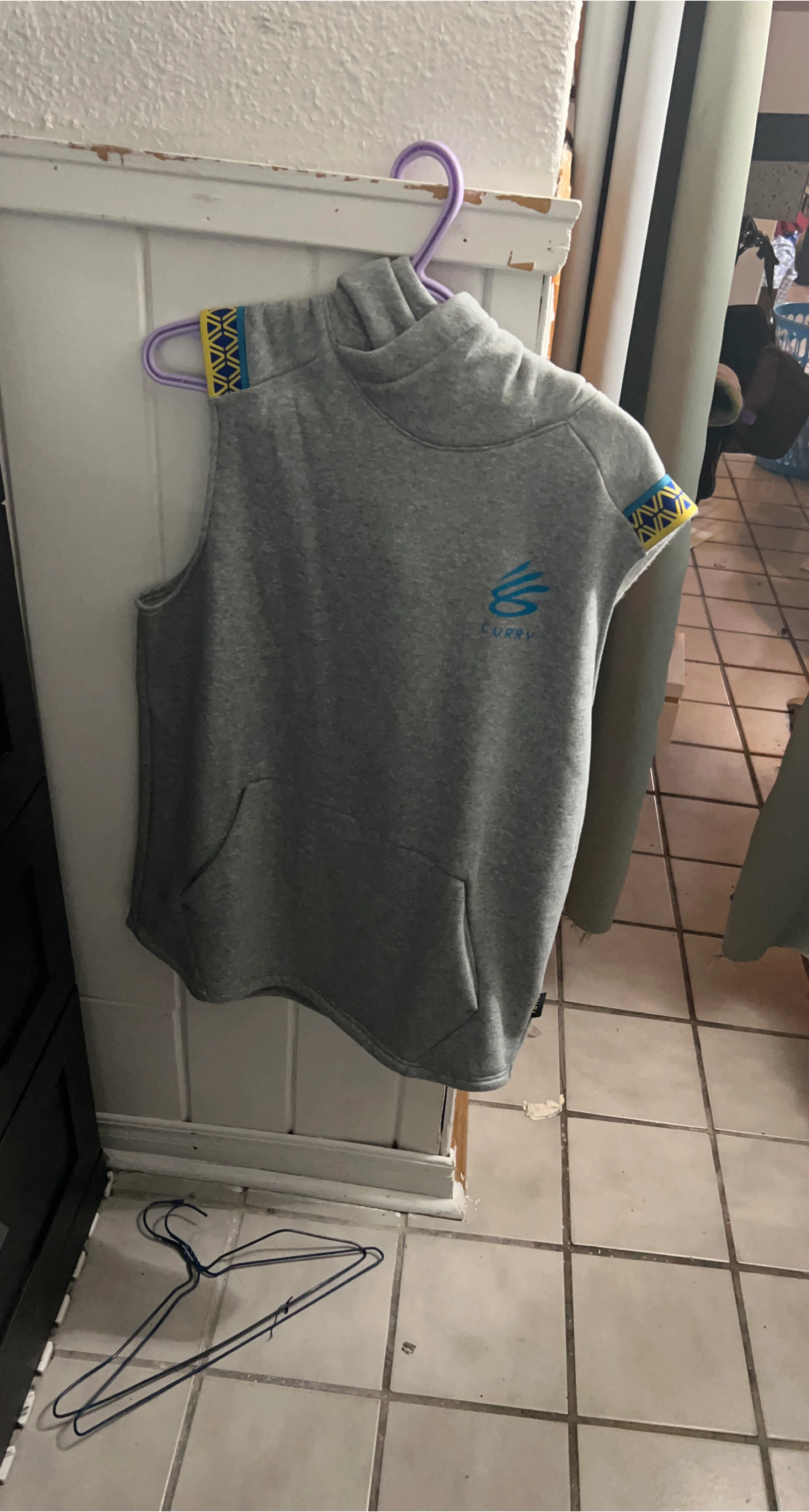 Curry Brand Grey Sleeveless Hoodie image indicator(1)