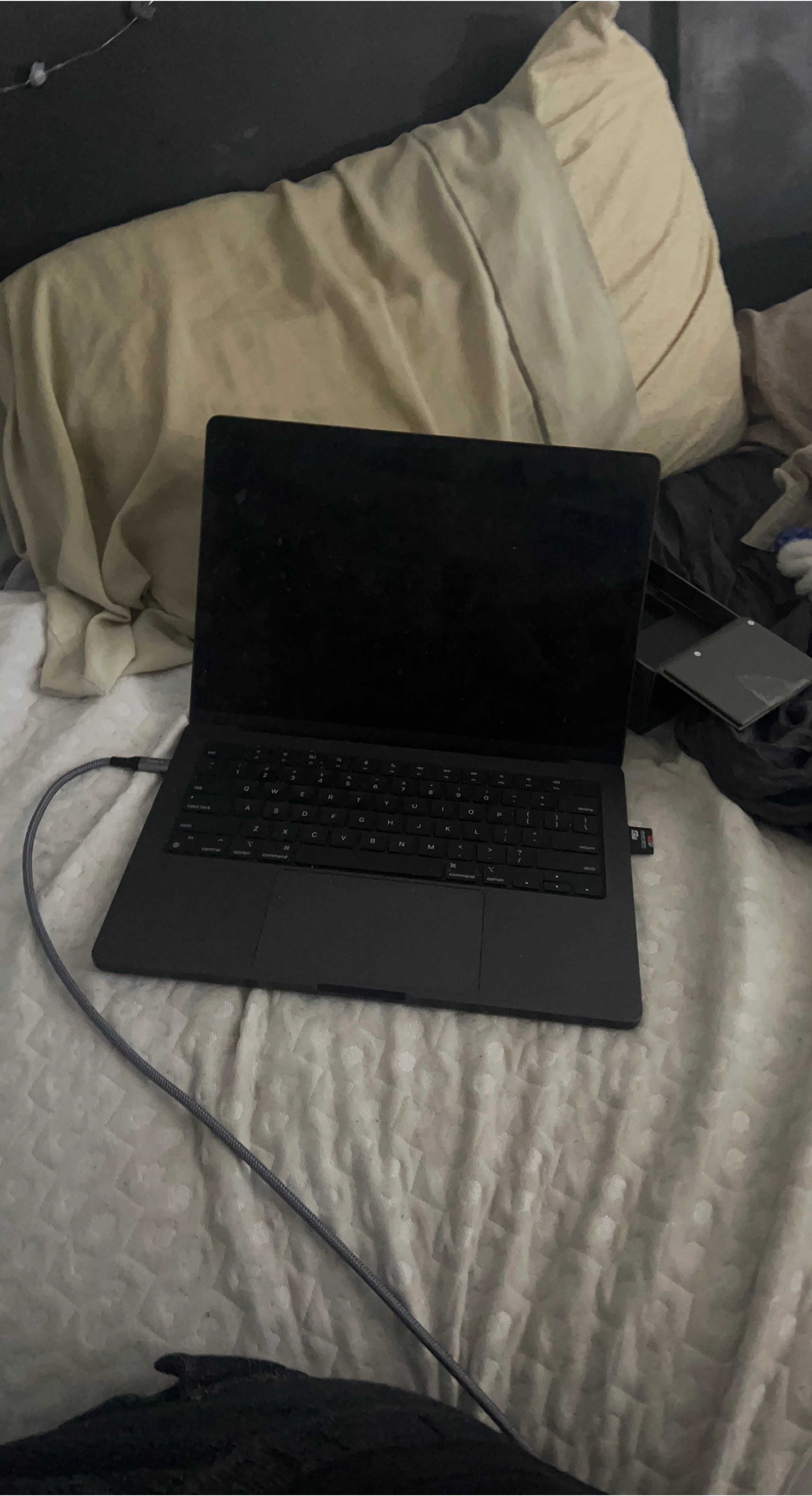 MacBook Pro 14-inch Apple M4 Pro, 24GB Memory thumbnail