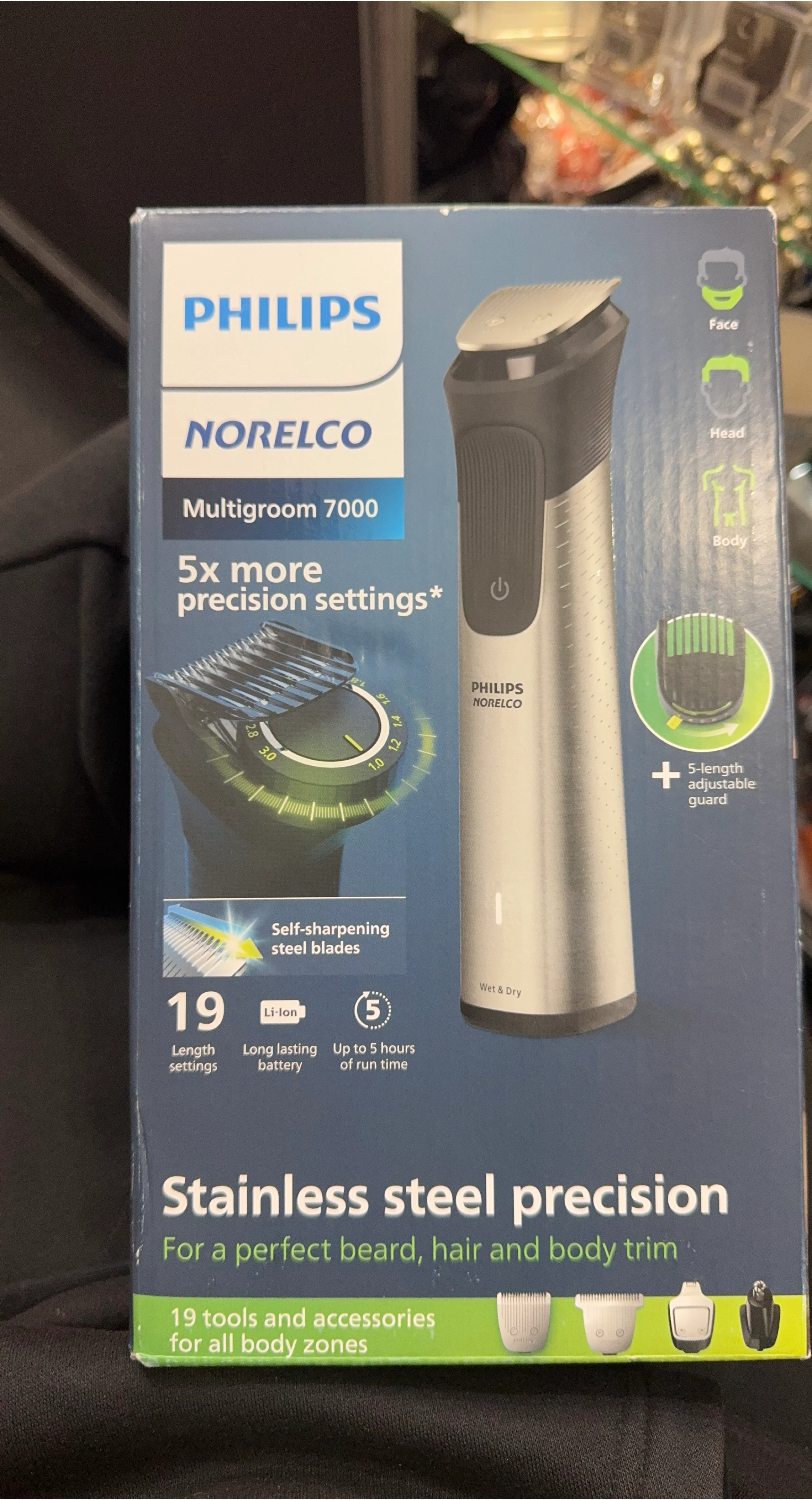Philips Norelco Multigroom 7000 Series thumbnail