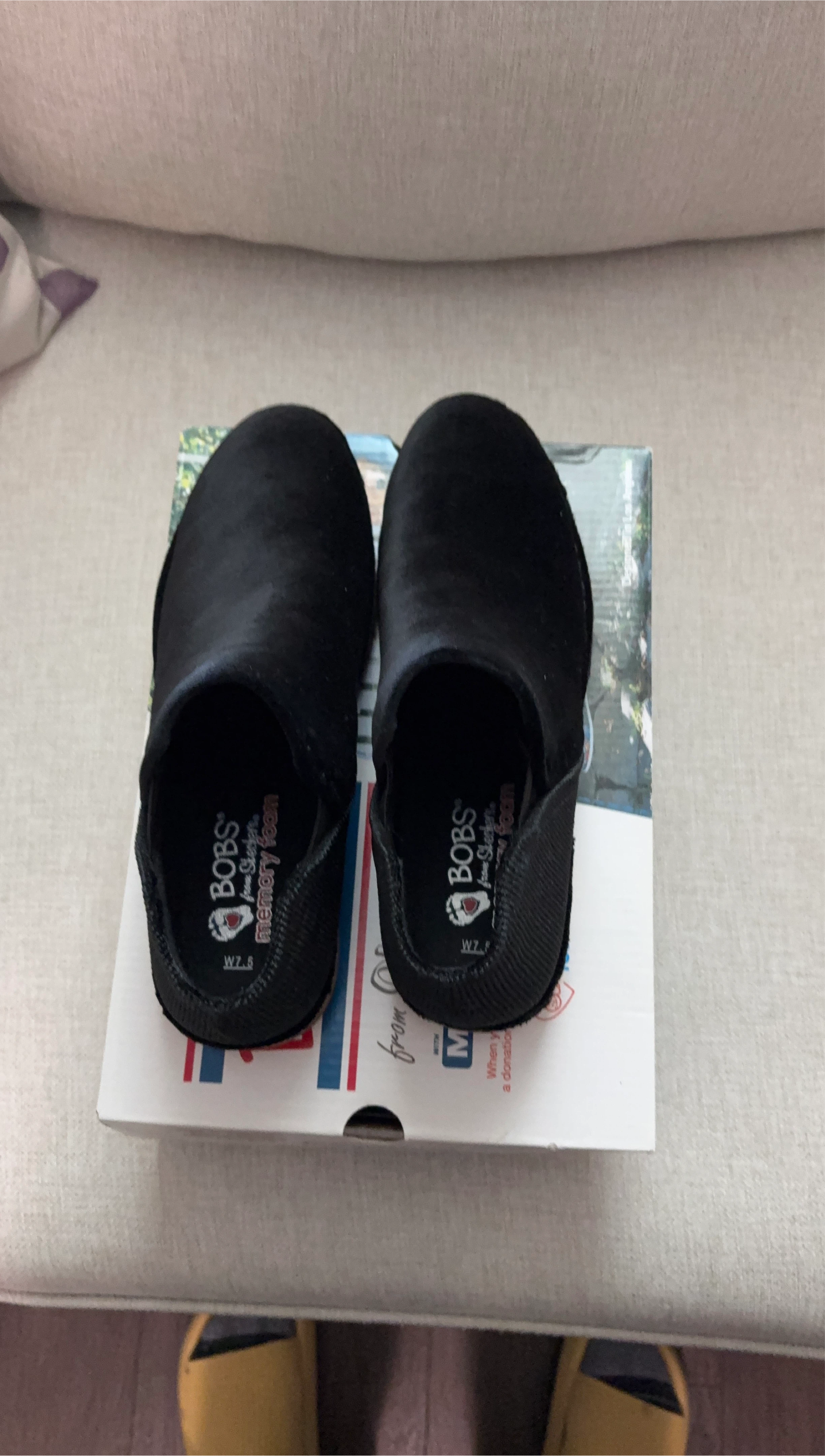 BOBS from Skechers Memory Foam Black Mules - Size 7.5 image indicator(1)