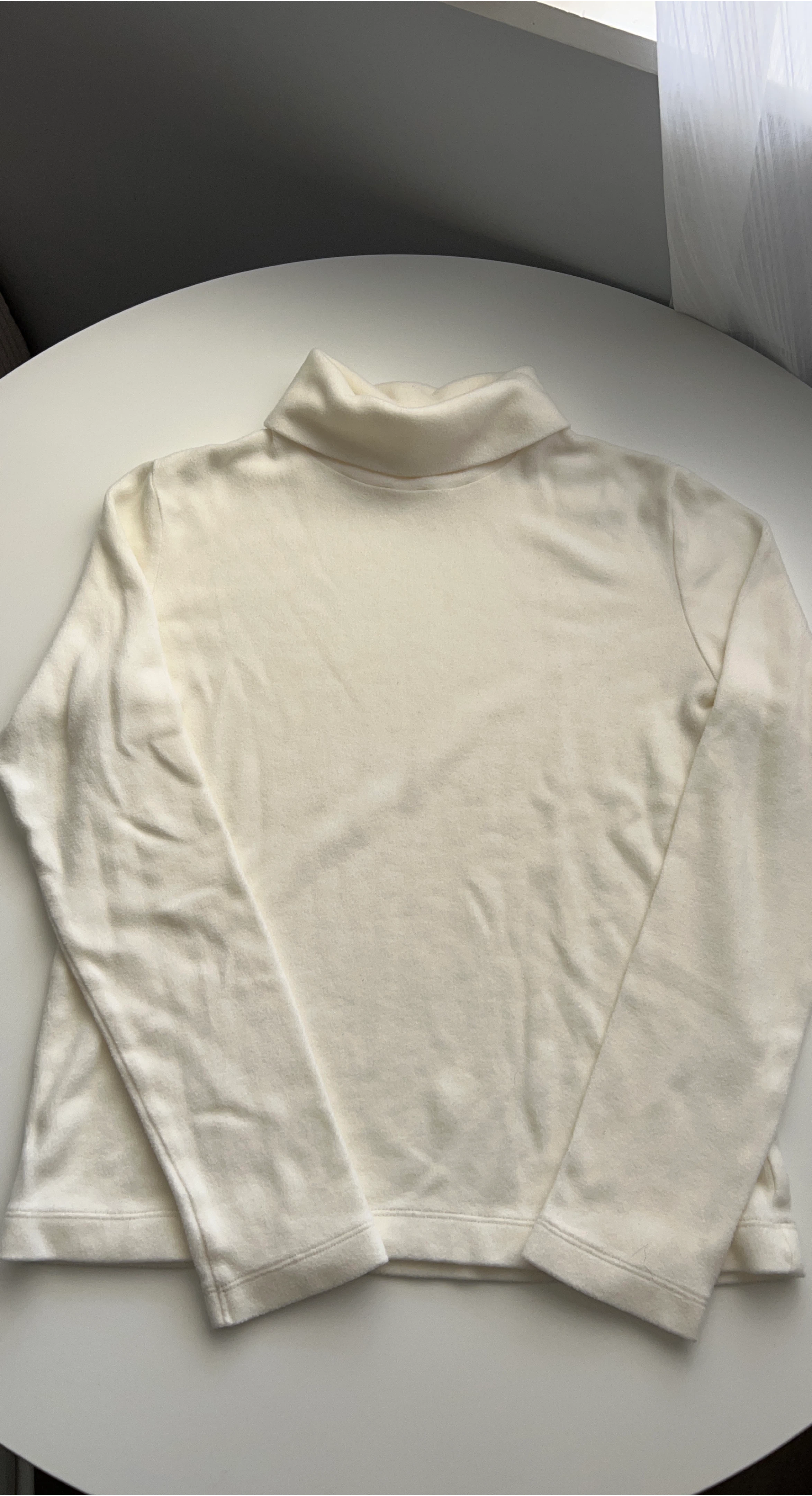 Uniqlo xs Heattech - Cream Turtleneck Sweater thumbnail
