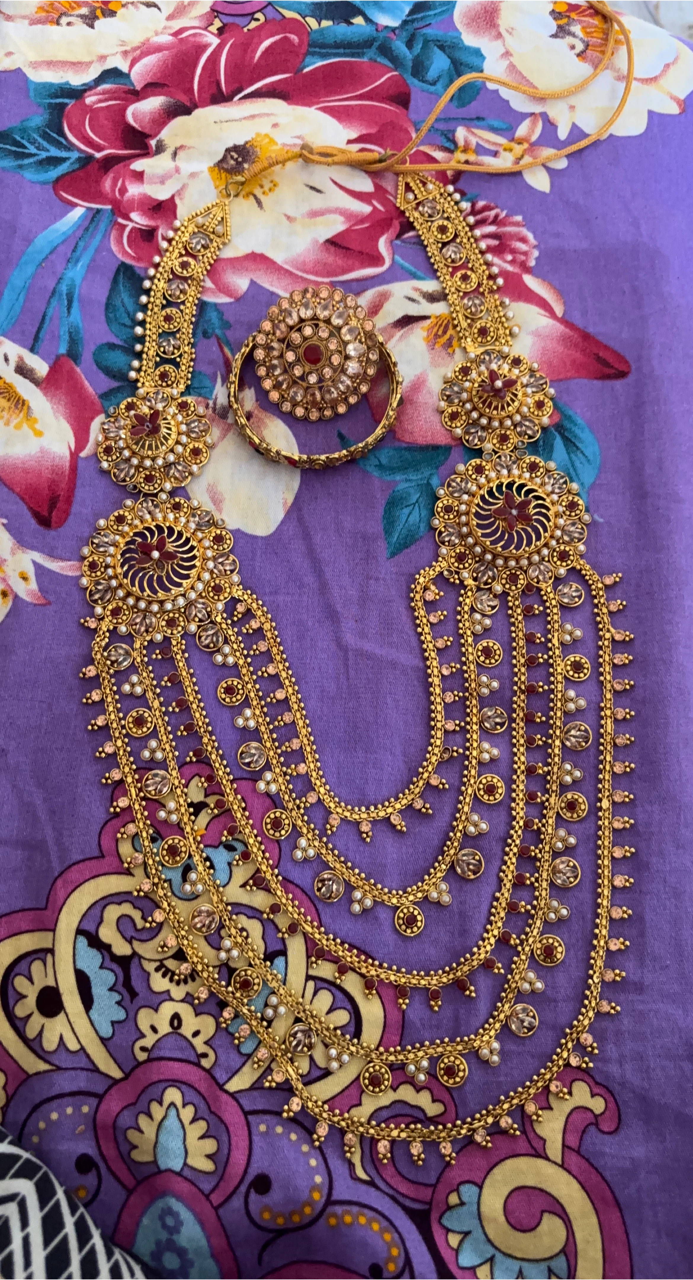 Gold Indian Jewelry Set thumbnail