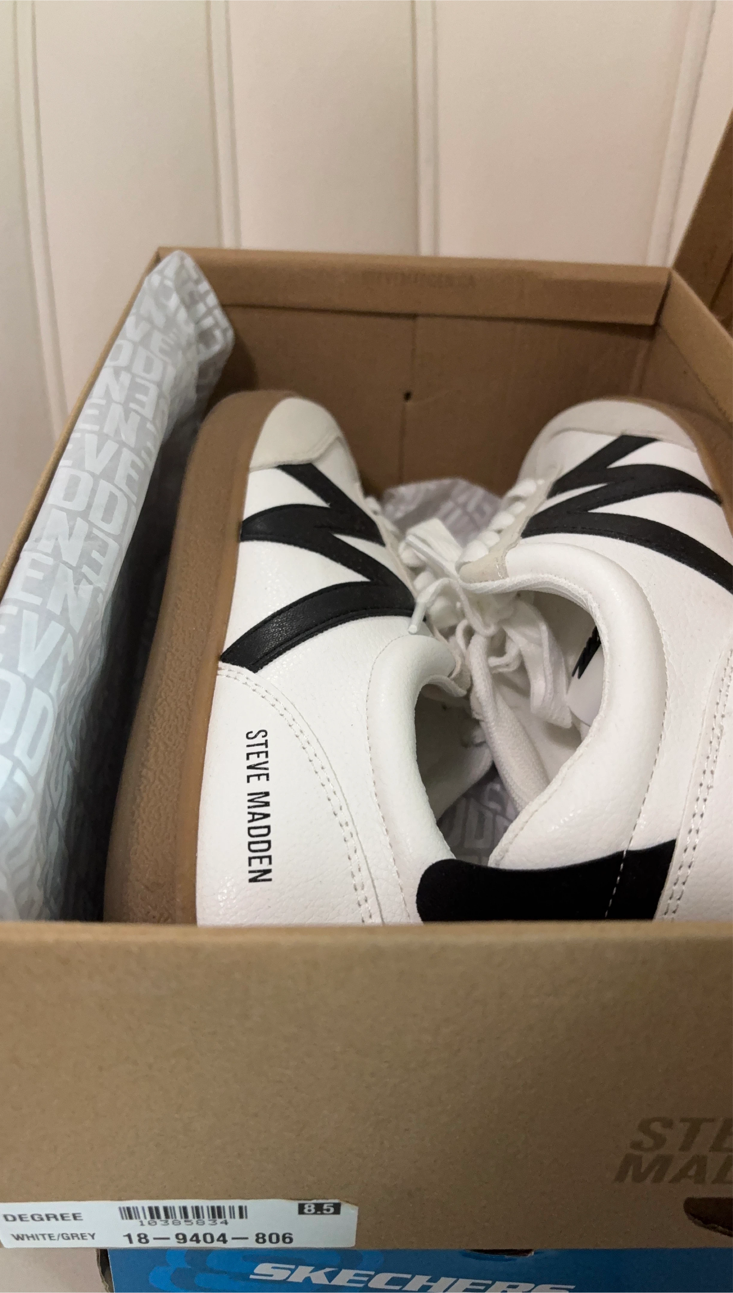Steve Madden Degree White/Grey Shoes - Size 8.5 thumbnail