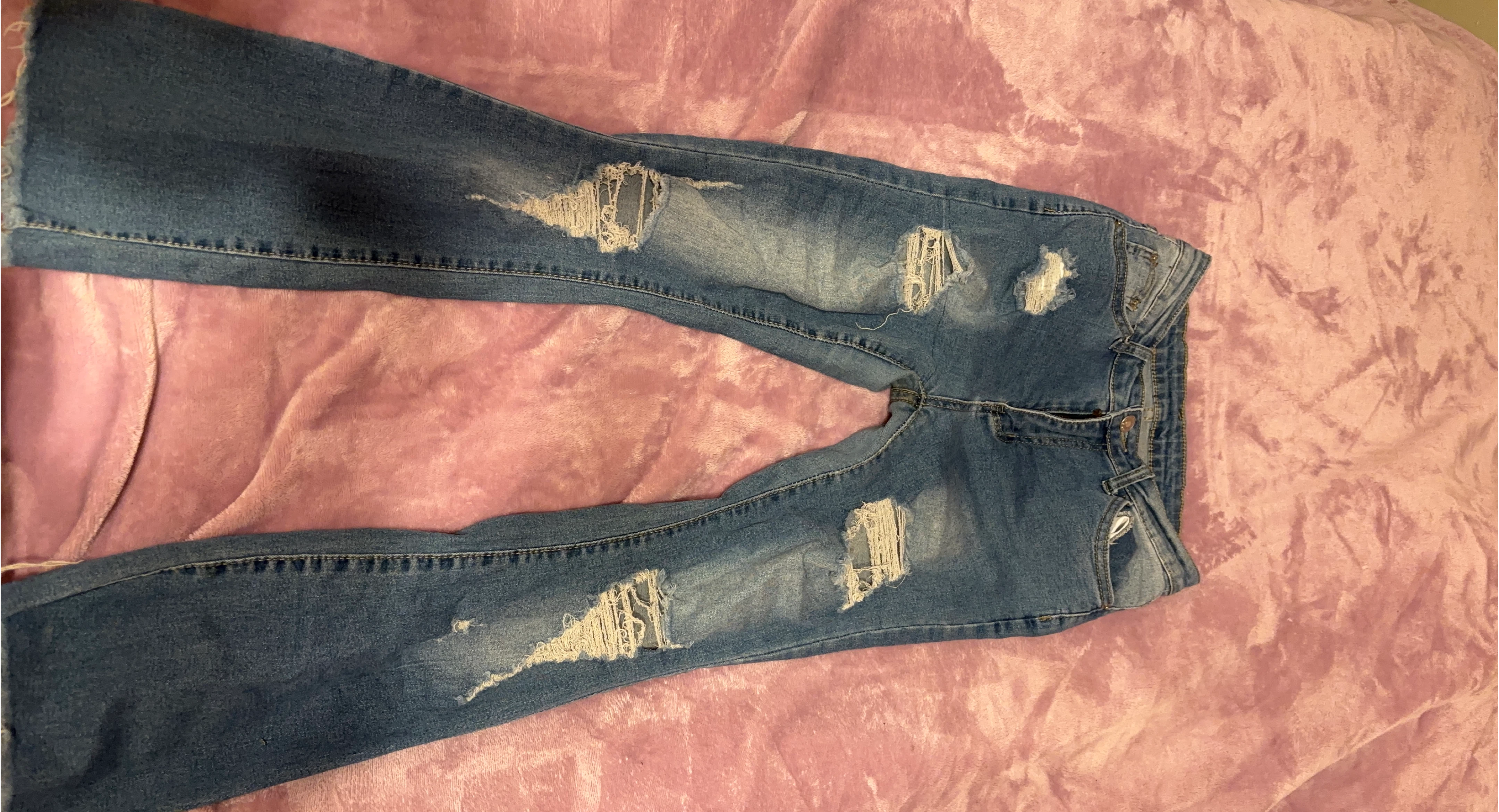 Distressed Jeans thumbnail