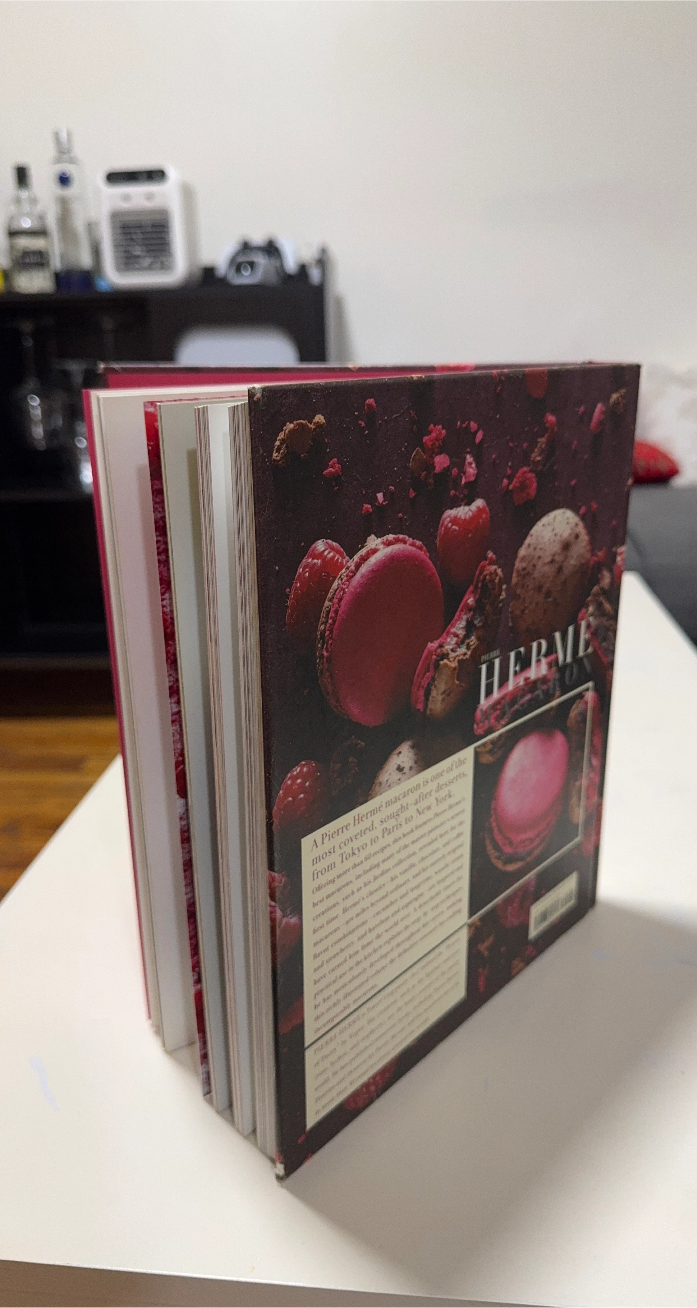 Pierre Hermé Macaron Book thumbnail