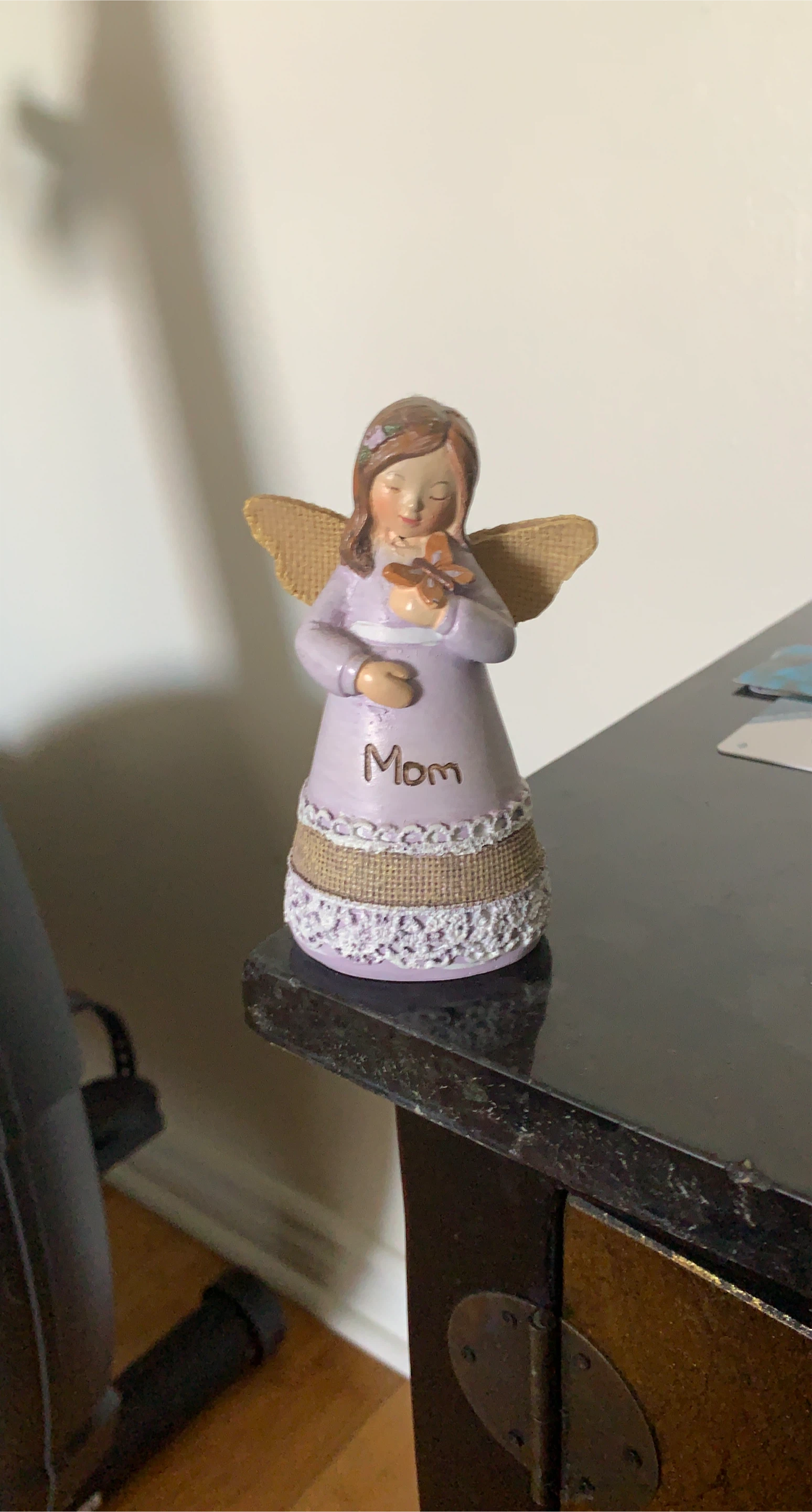 Angel Figurine - 'Mom' Decoration thumbnail