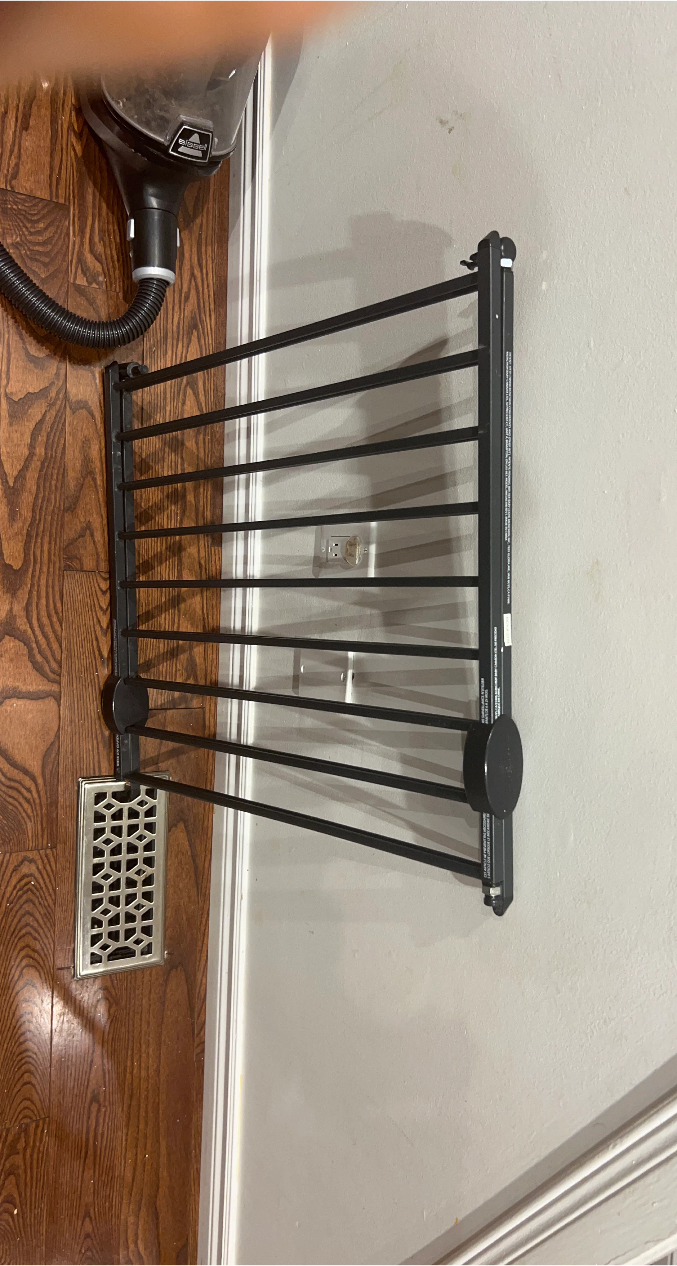 Munchkin Auto Close Pressure Mount Baby Gate