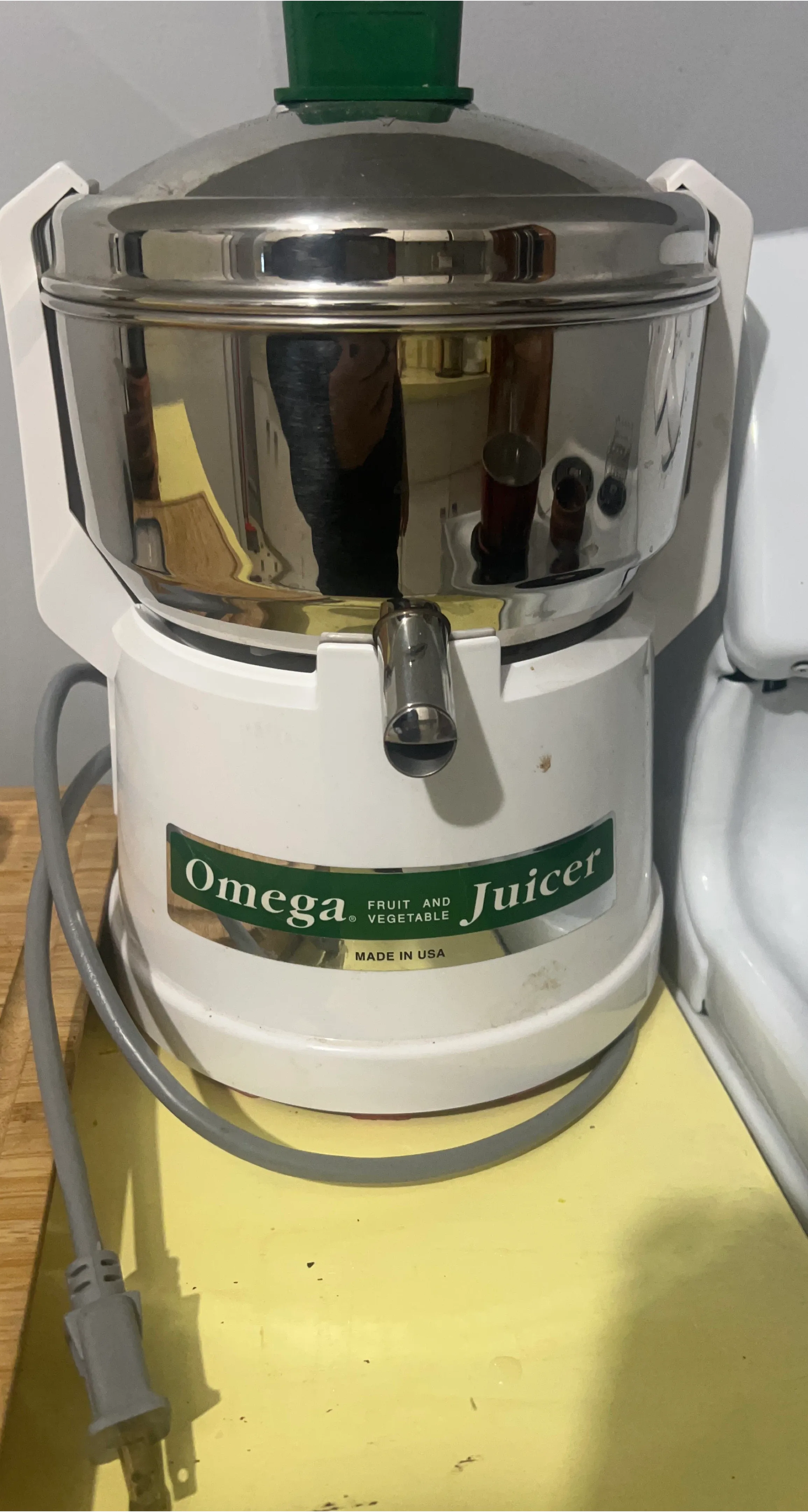 Omega Fruit and Vegetable Juicer