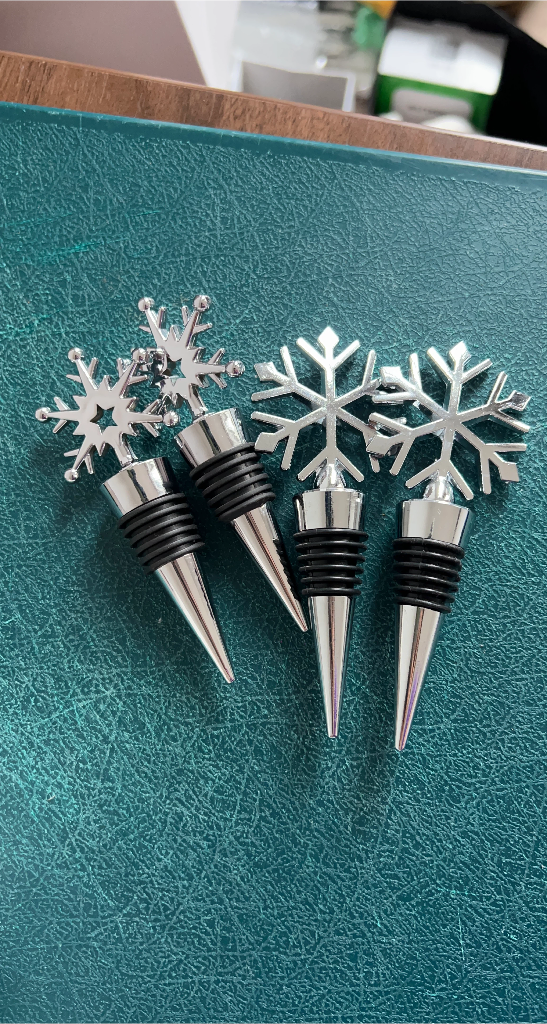 4 Silver Snowflake Wine Bottle Stoppers image indicator(1)