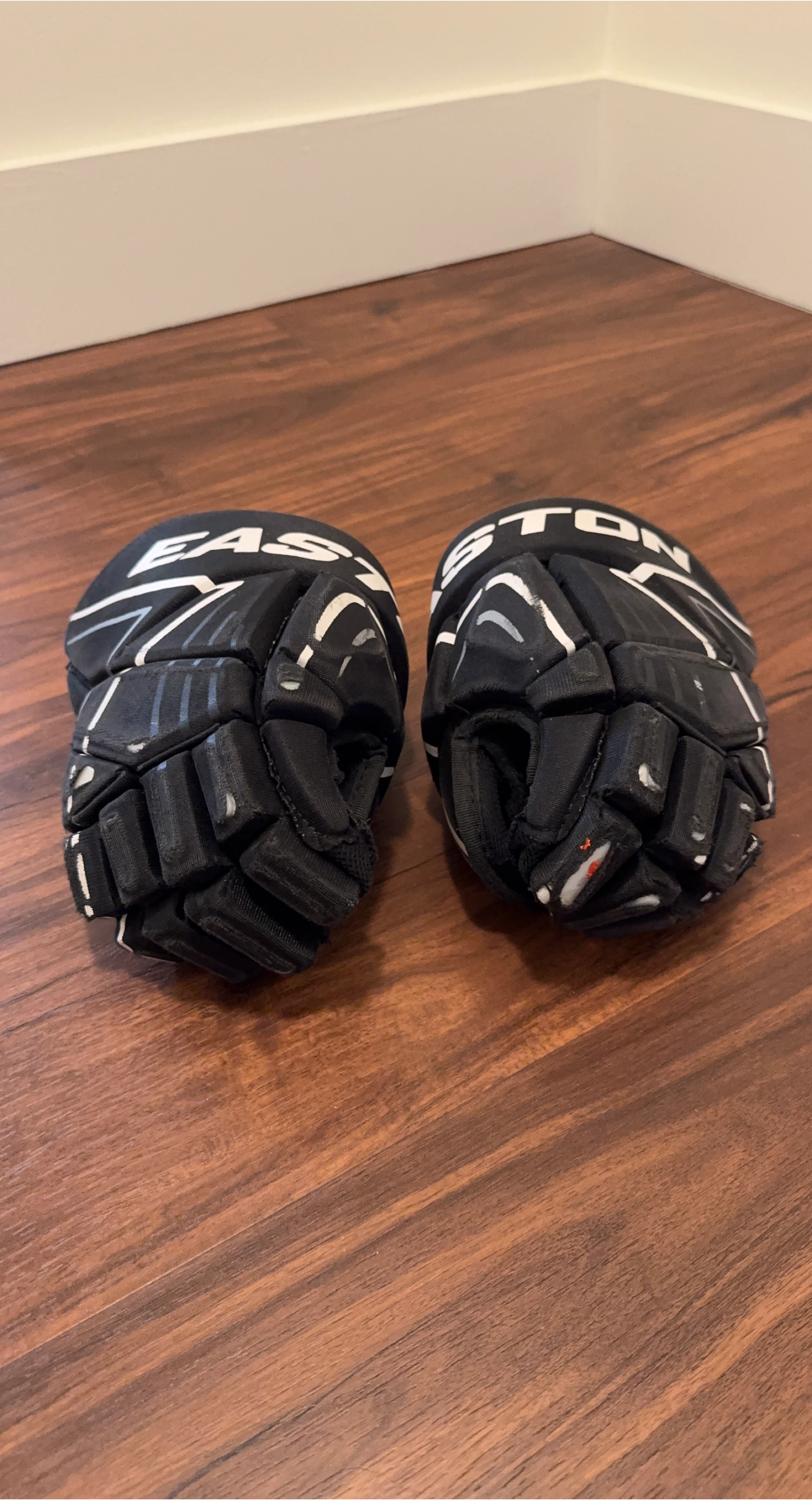 Easton Hockey Gloves - Black thumbnail