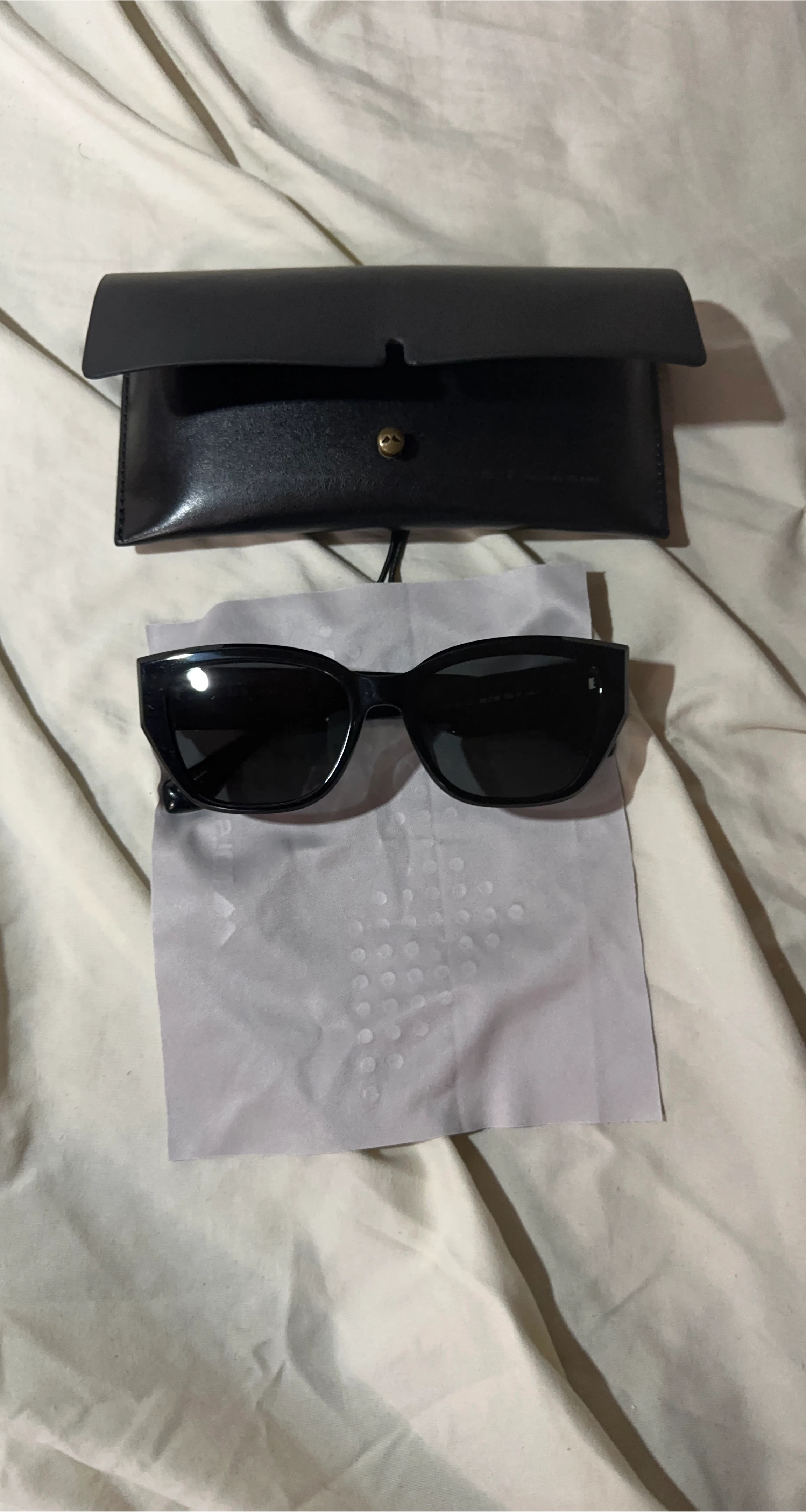 Celebrity Black Sunglasses with Case thumbnail