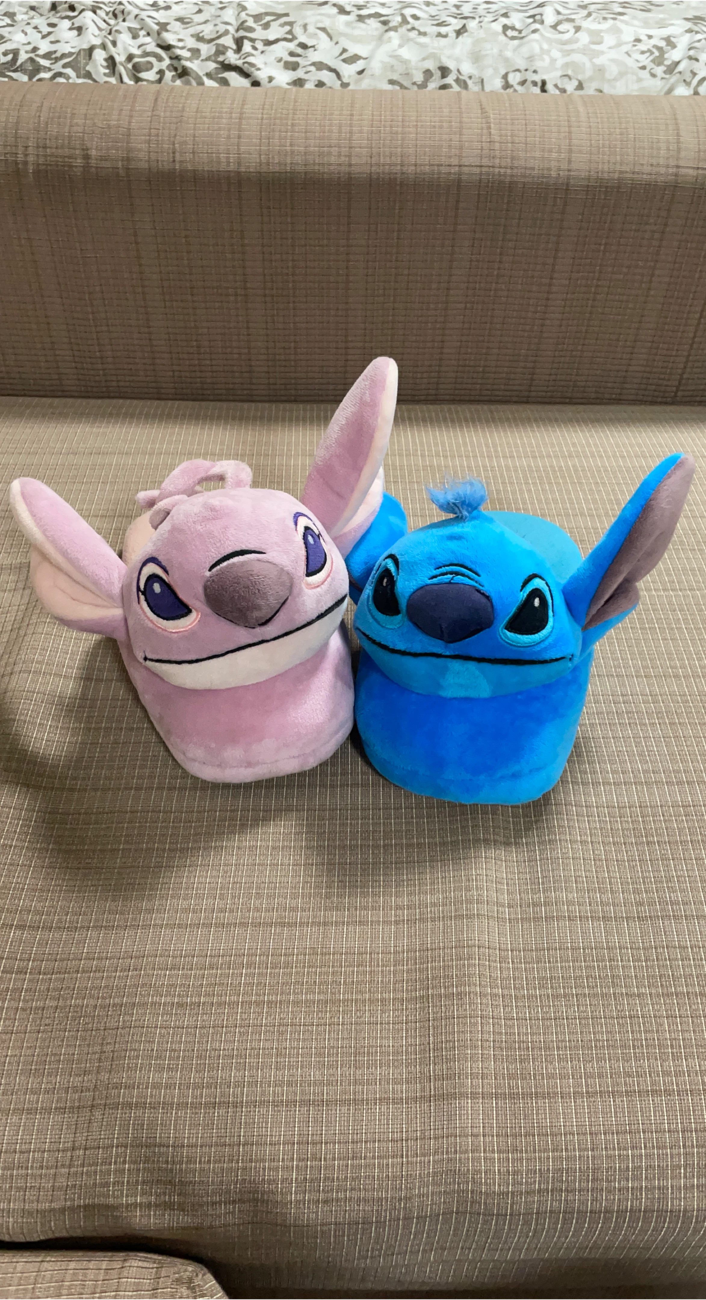 Disney Lilo & Stitch Slippers Size 9/10 image indicator(1)