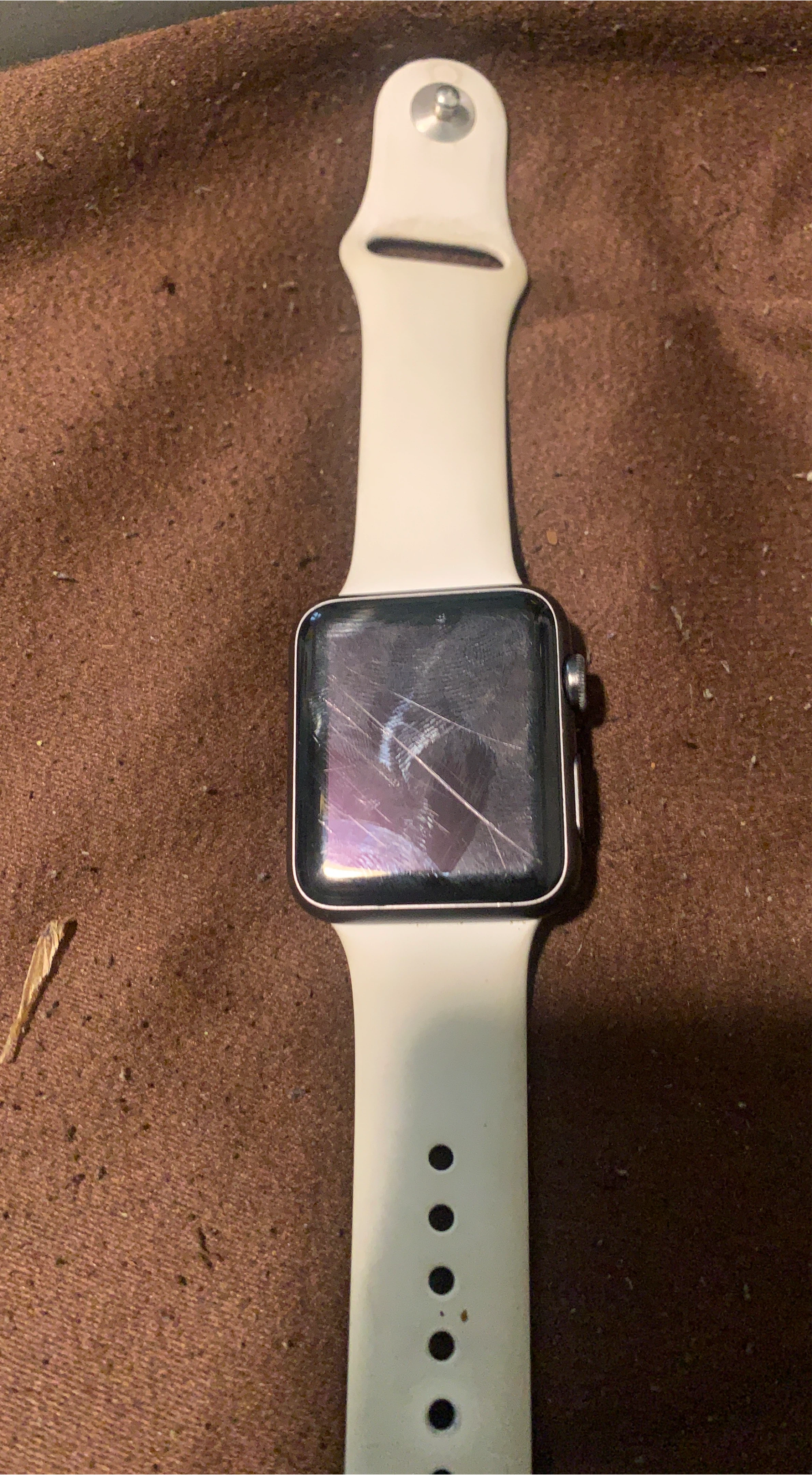 Apple Watch with cracked screen thumbnail