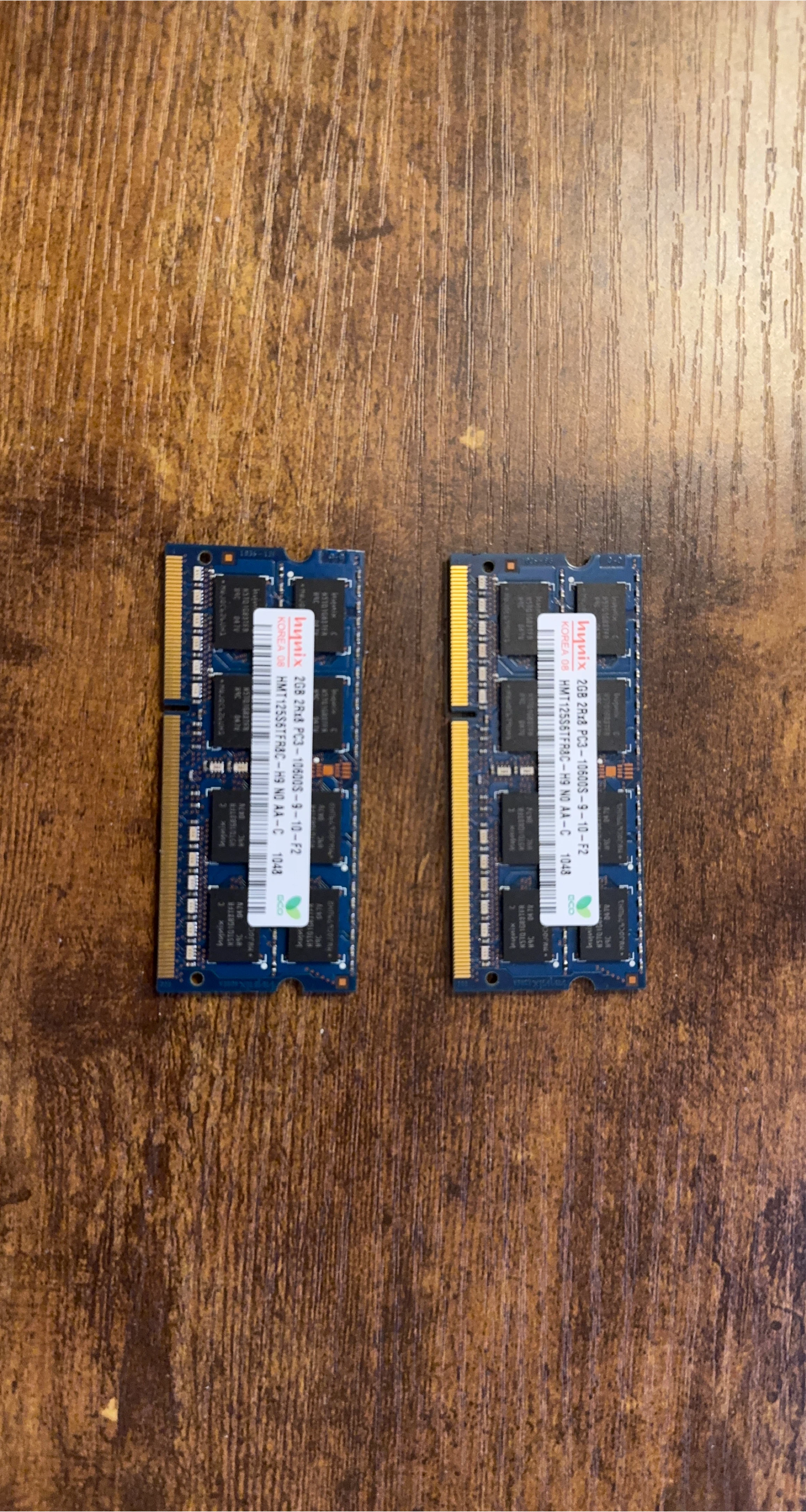 Hynix 2GB PC3-10600S RAM - 2 sticks thumbnail