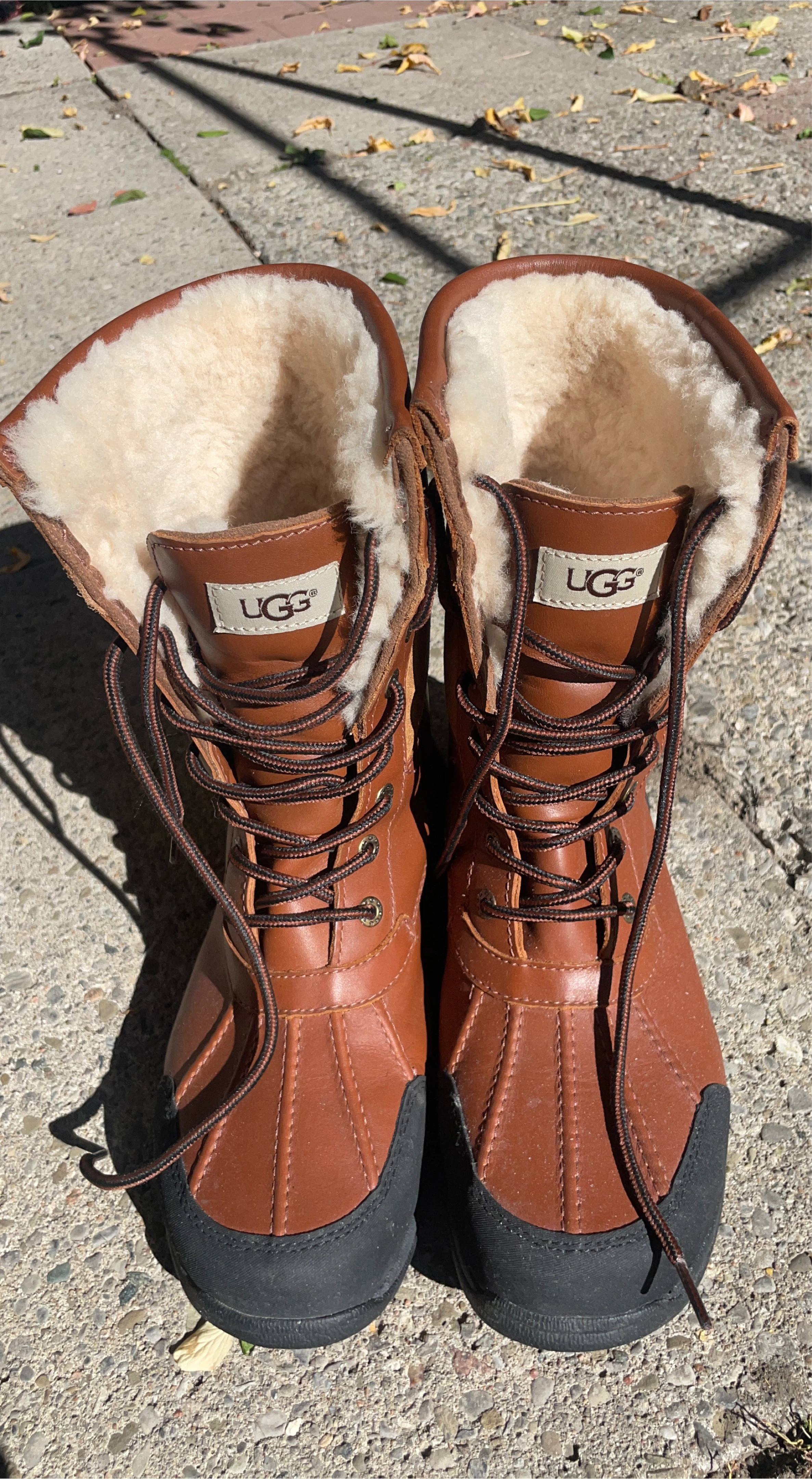 UGG Qowmedyakqonv Boots Size 8.5 thumbnail