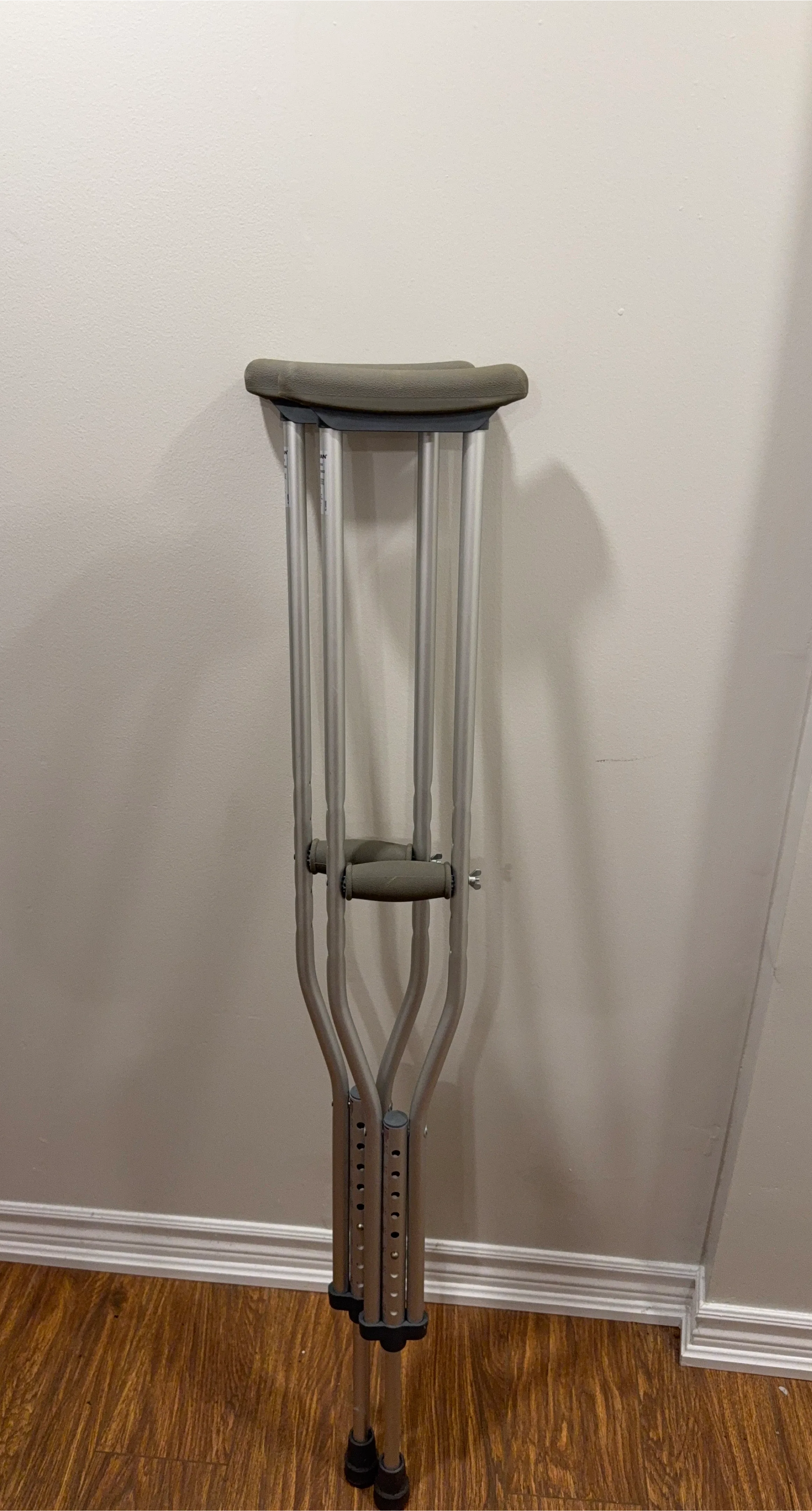 Adjustable Aluminum Crutches