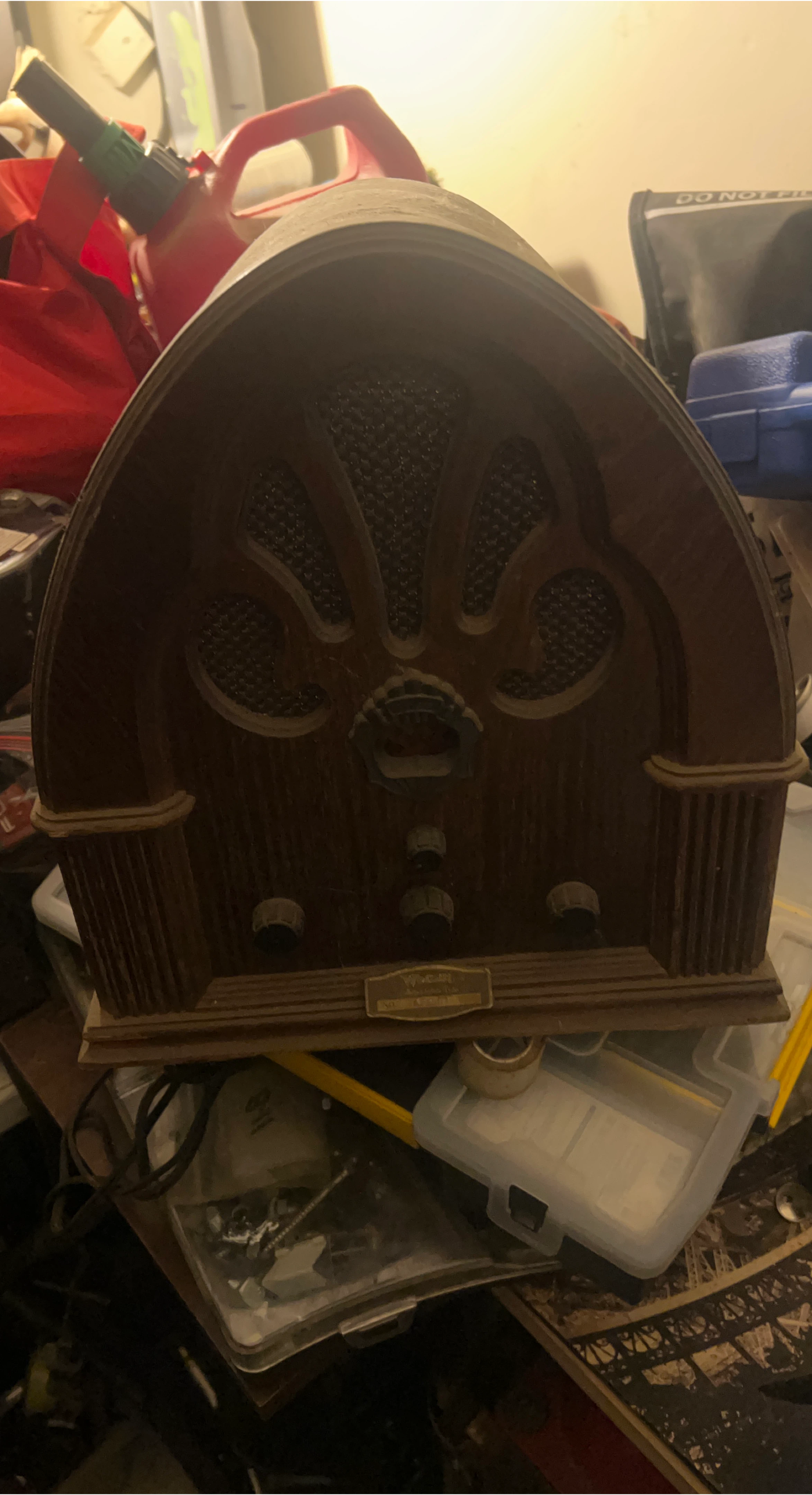 Vintage Wurlitzer Model 521 Radio