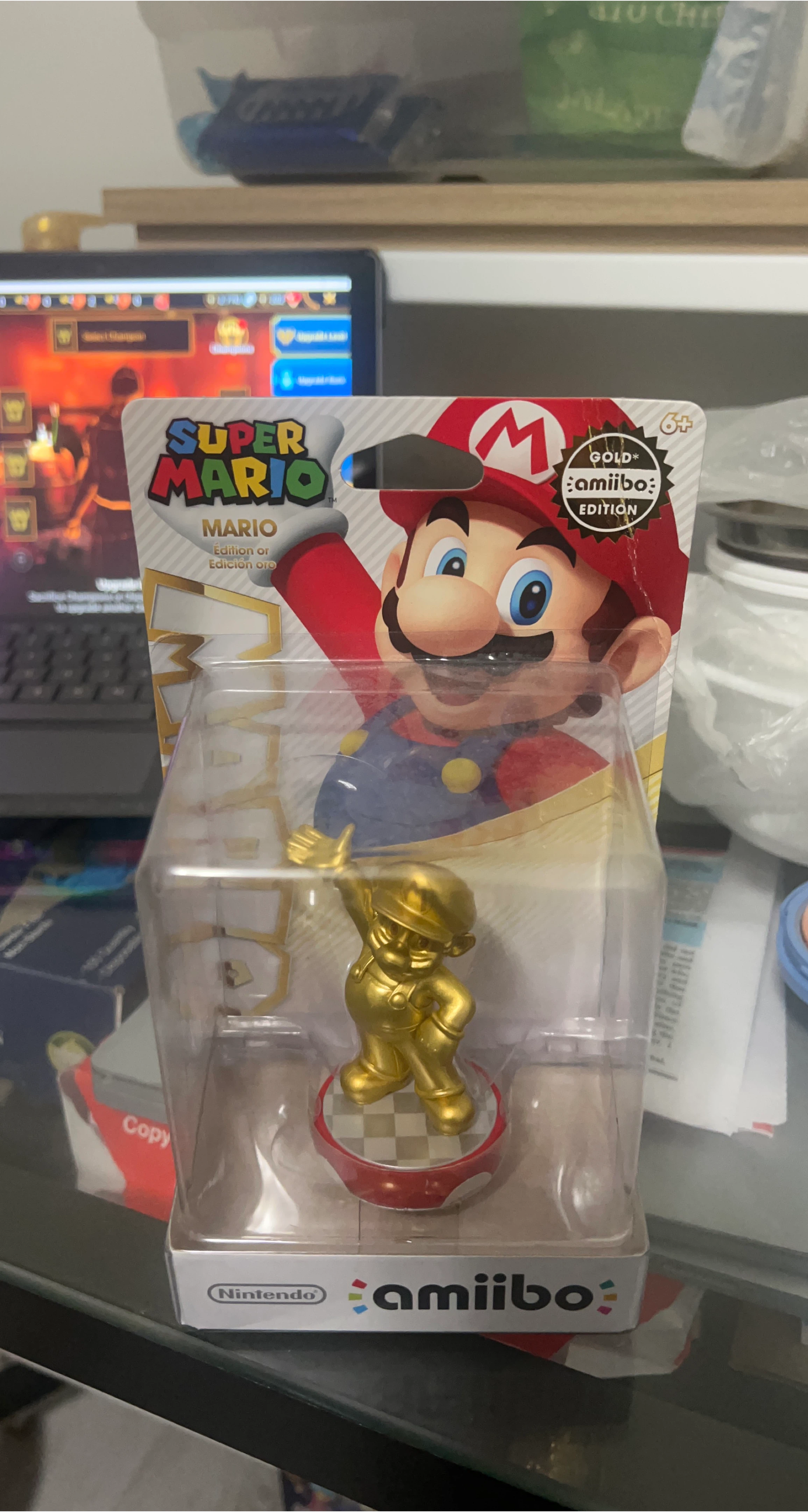 New Gold Mario Amiibo - Super Mario Edition thumbnail
