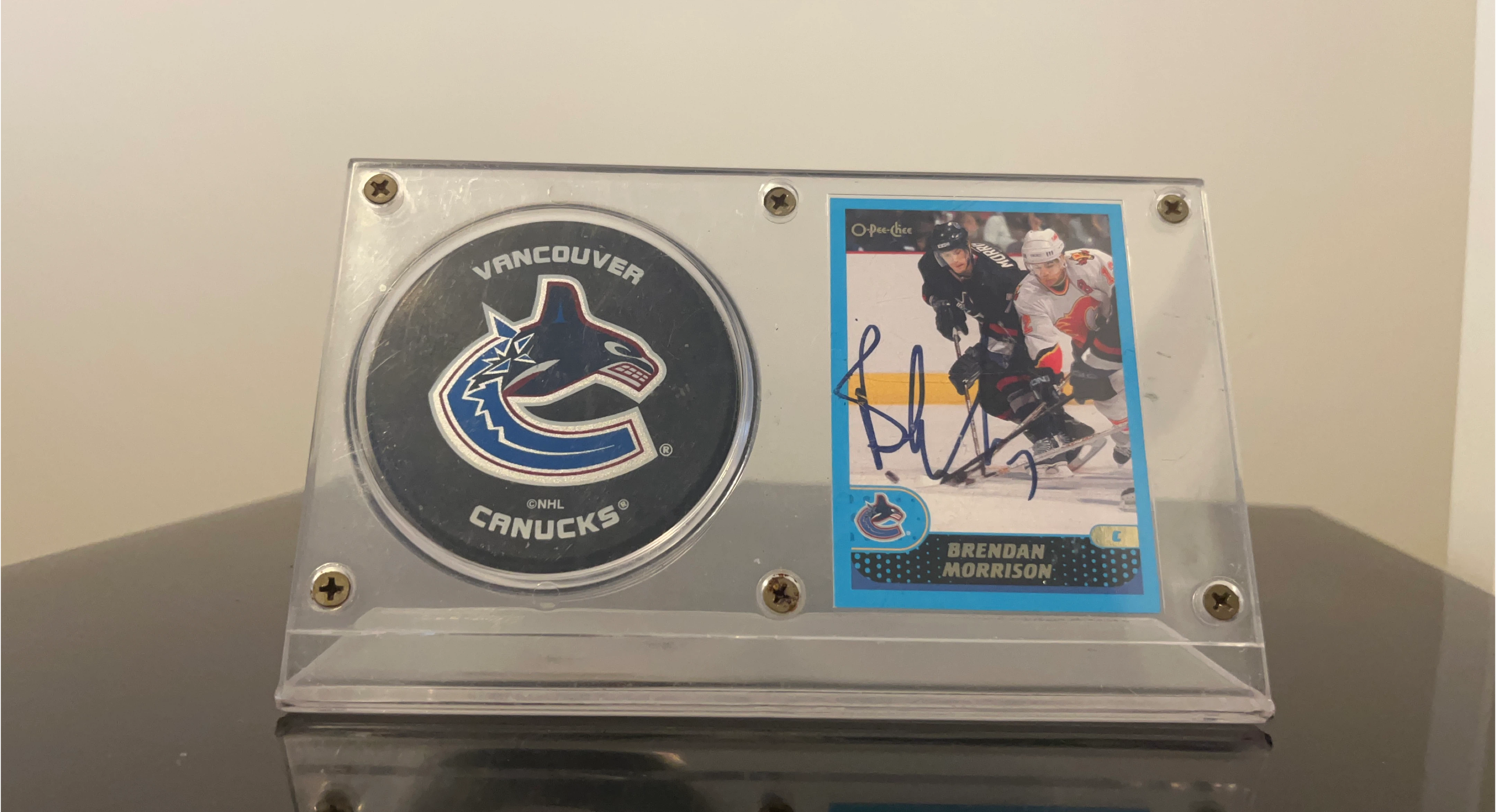 Vancouver Canucks Brendan Morrison Puck & Signed Card thumbnail