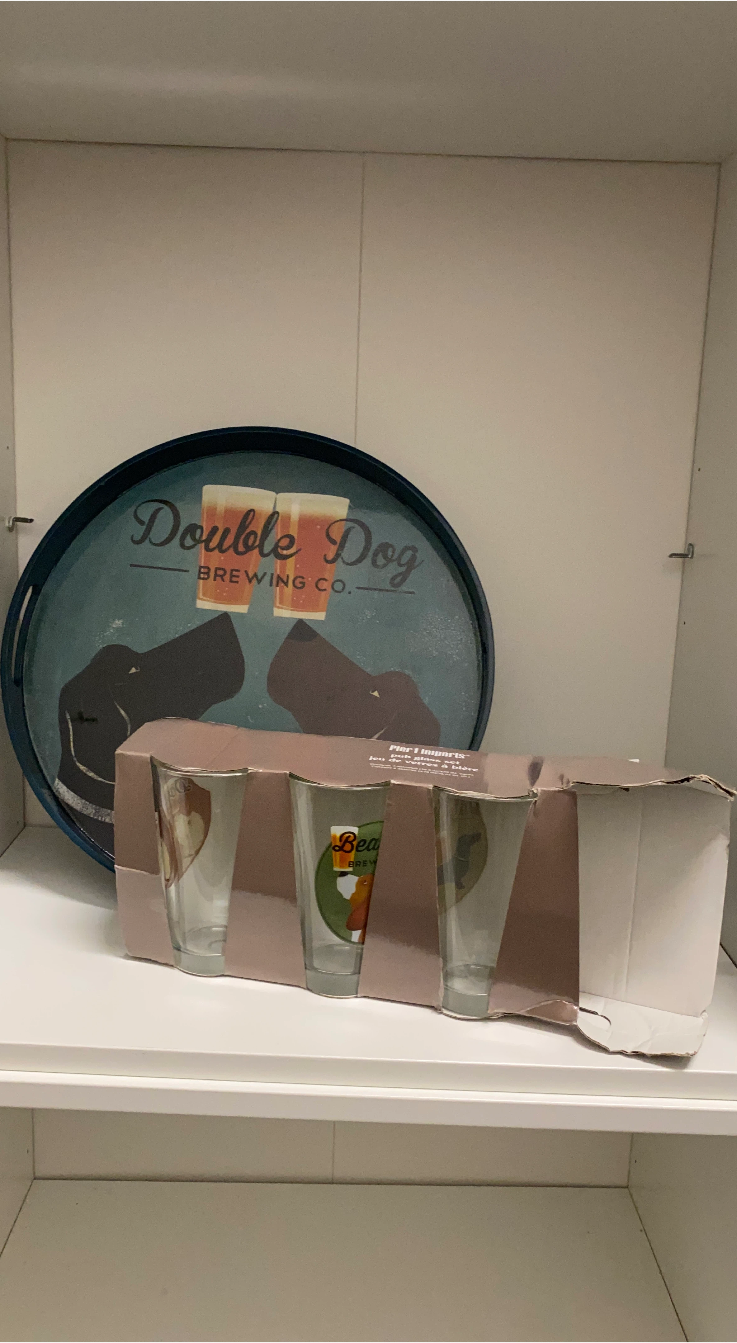 Double Dog Brewing Co. Glasses & Tray image indicator(1)