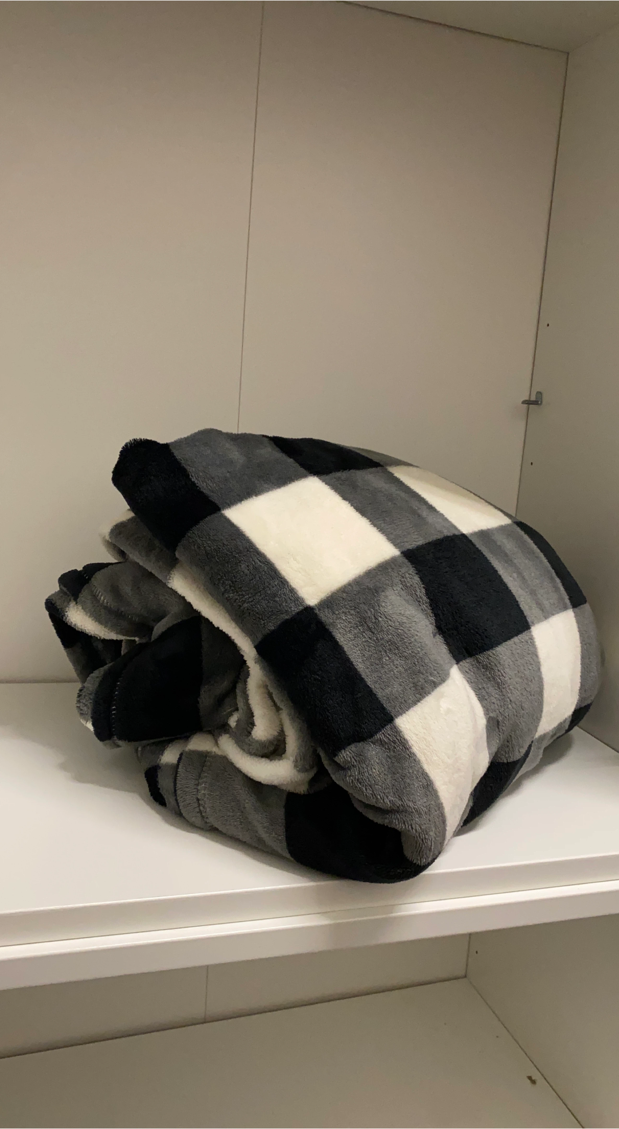 Black & White Plaid Throw Blanket thumbnail