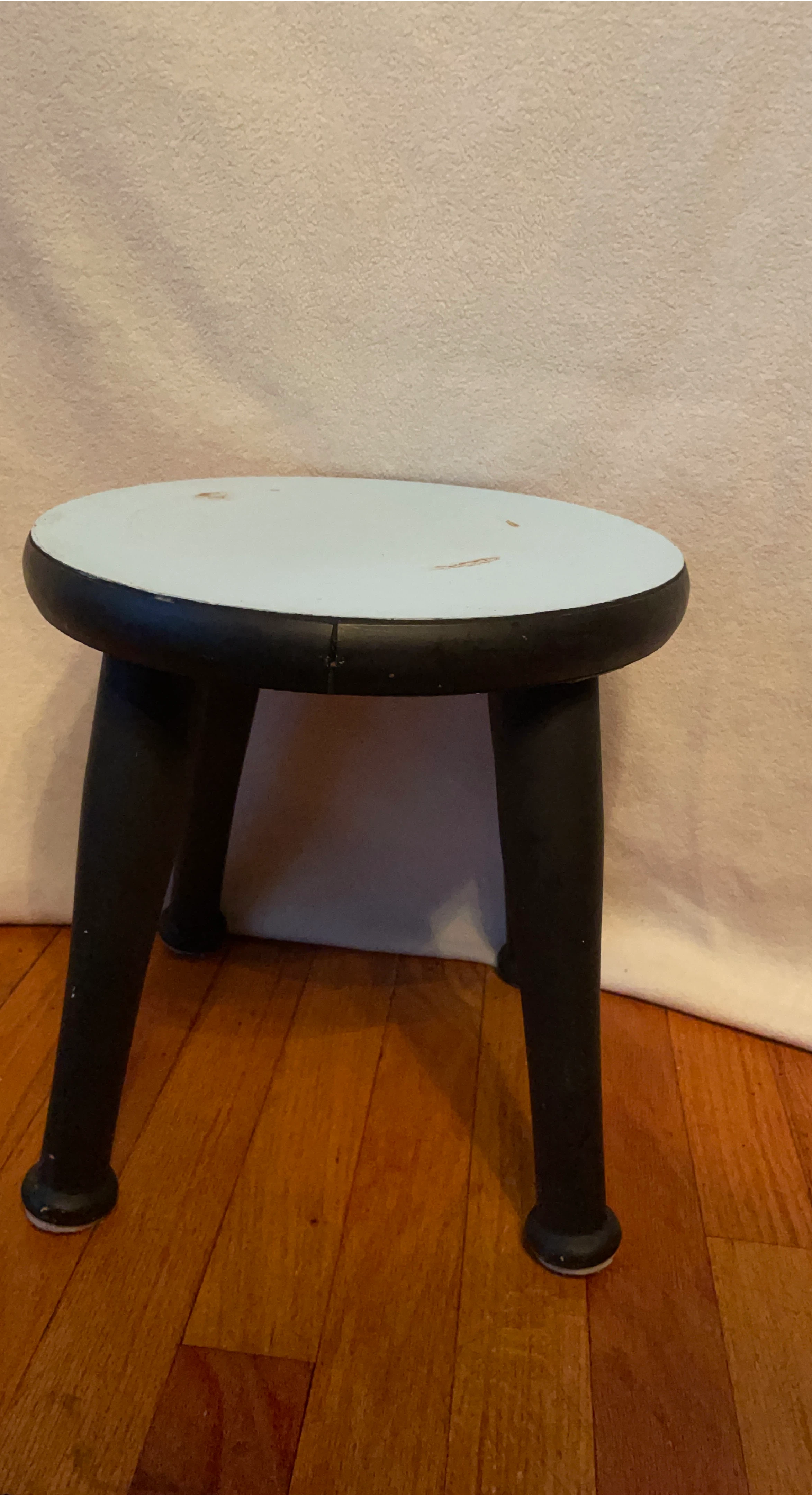 Small Wooden Stool 🥕 thumbnail
