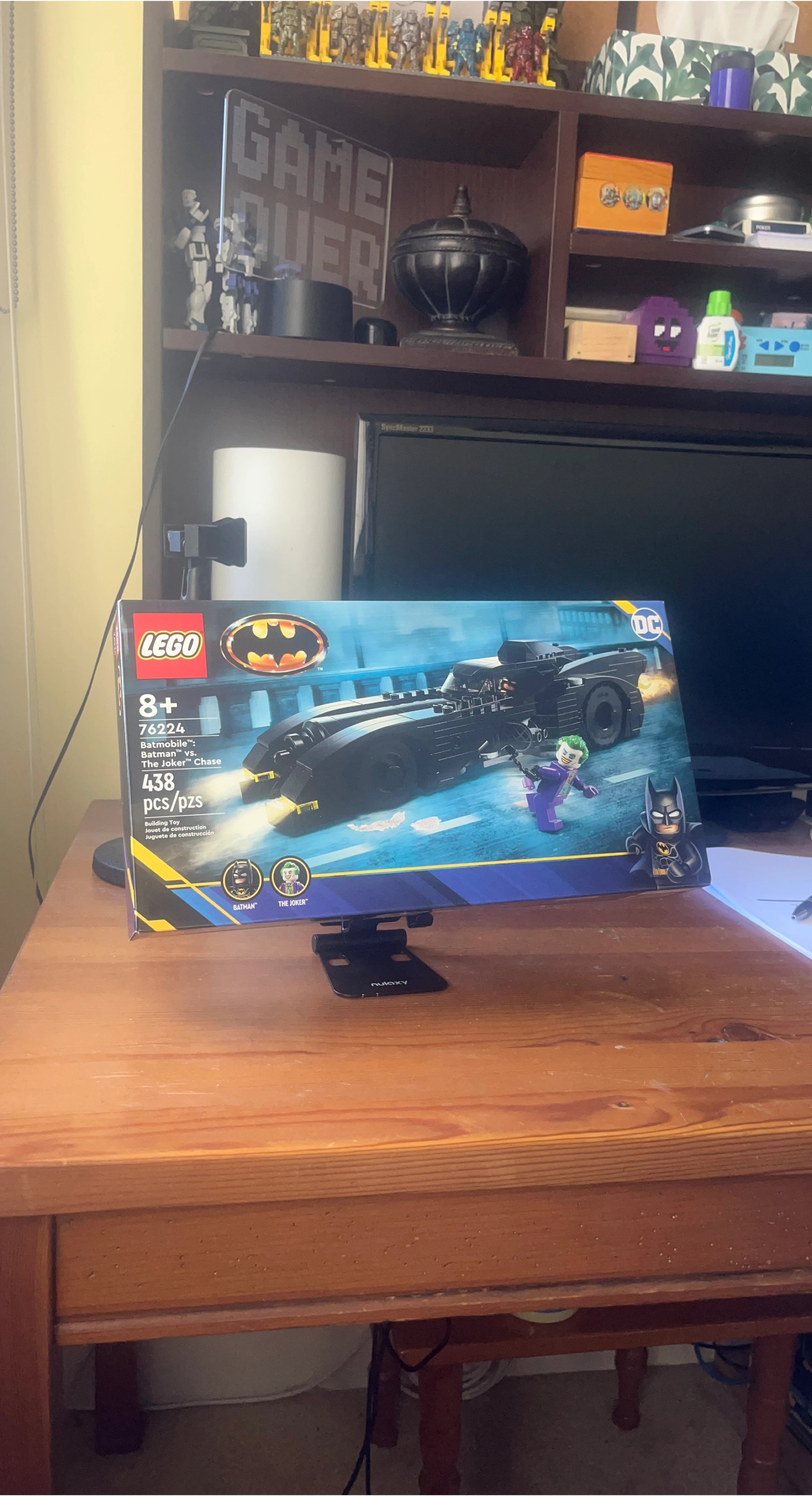 LEGO 76224 Batmobile: Batman vs. The Joker Chase thumbnail