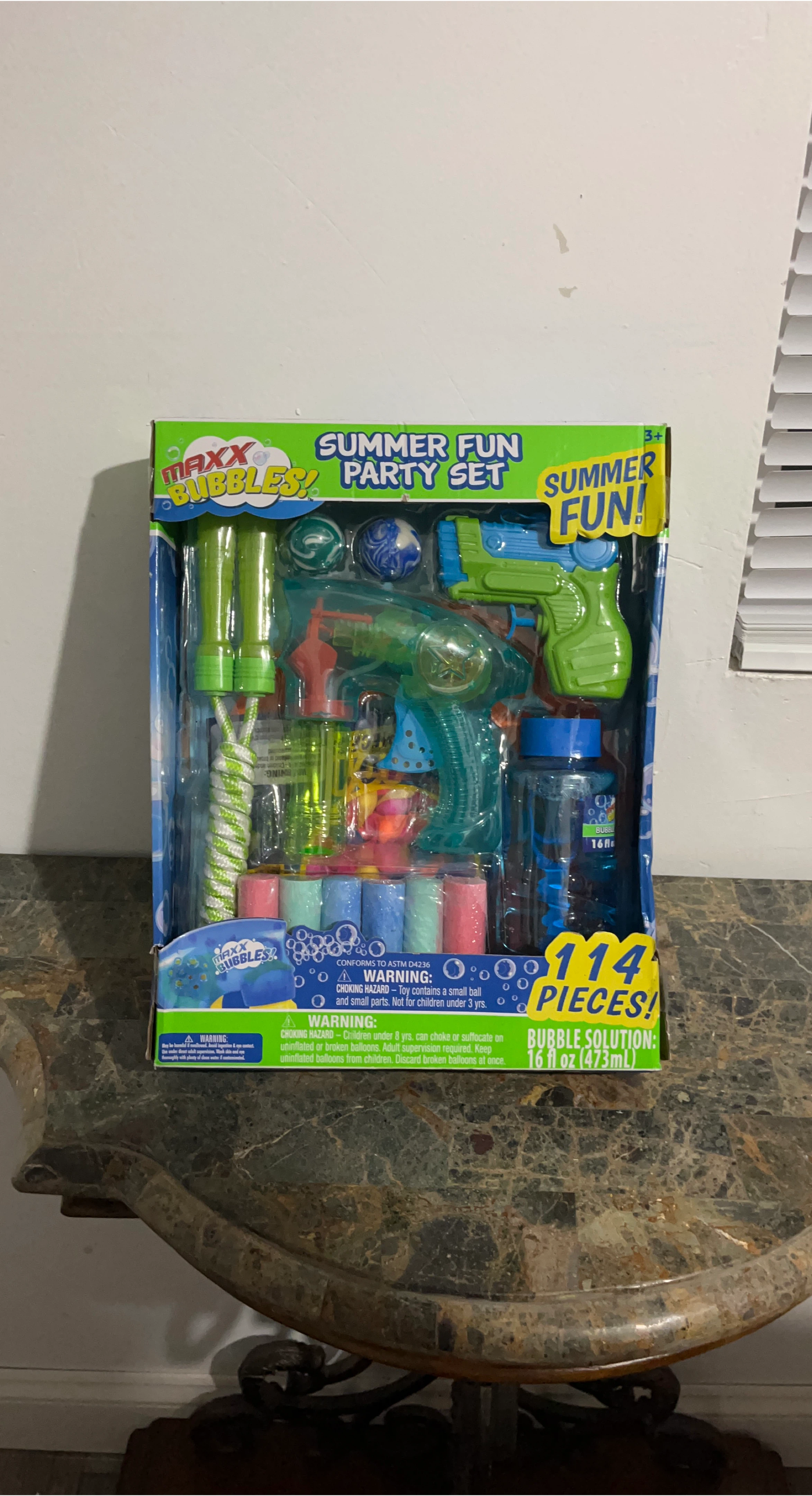 Maxx Bubbles Summer Fun Party Set - 114 Pieces! thumbnail