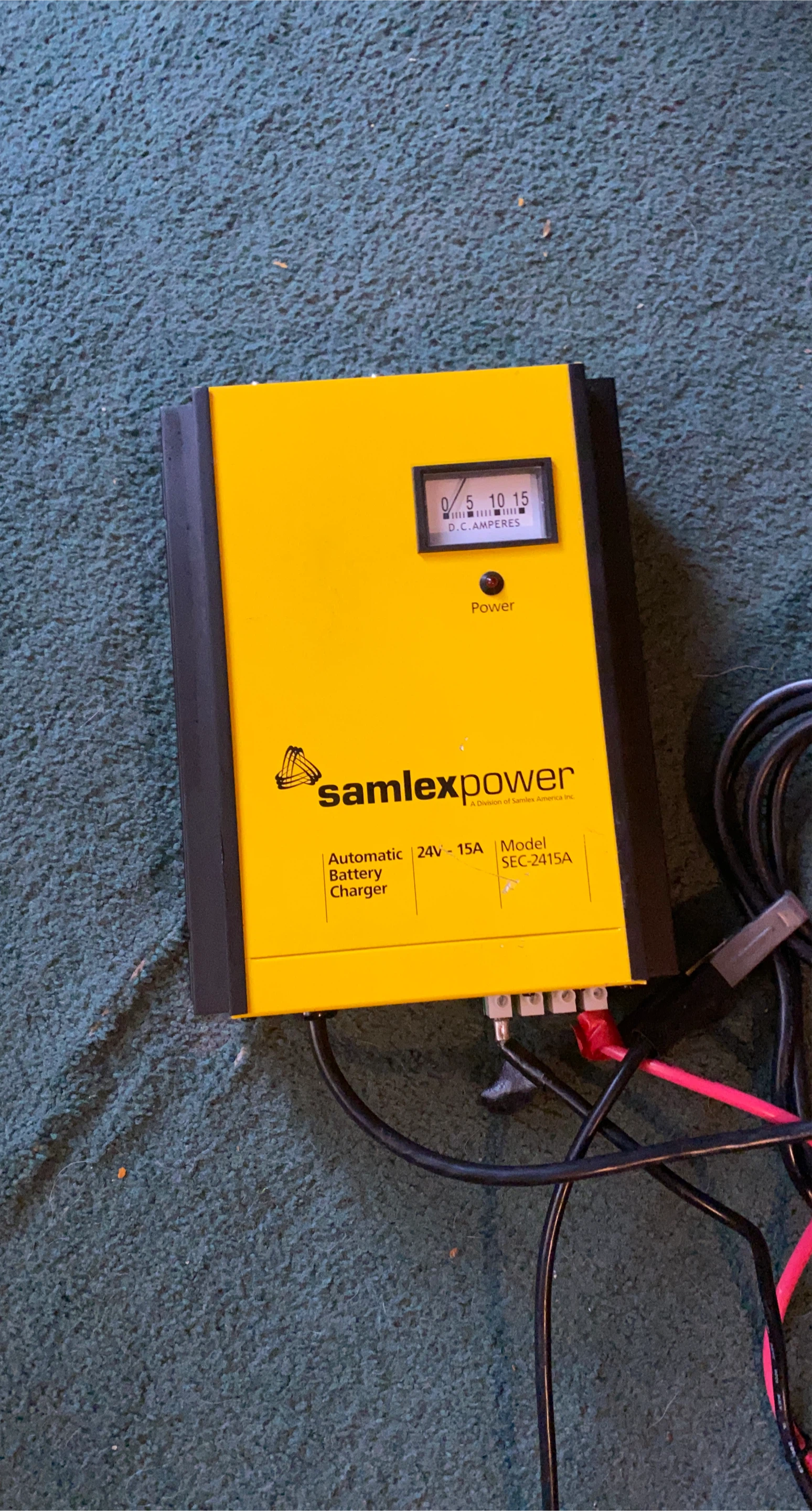 Samlexpower SEC-2415A Automatic Battery Charger