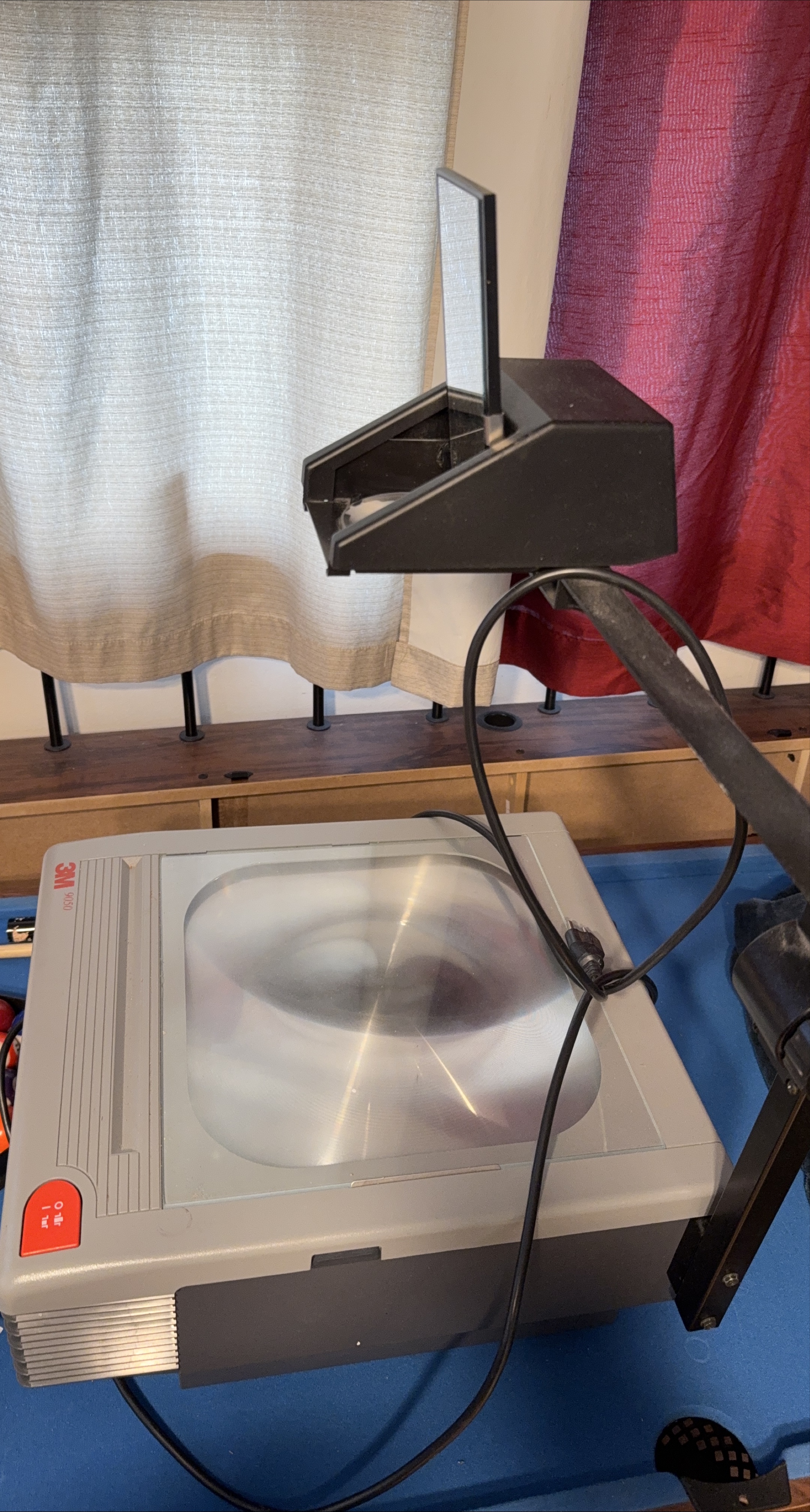 3M 9050 Overhead Projector thumbnail