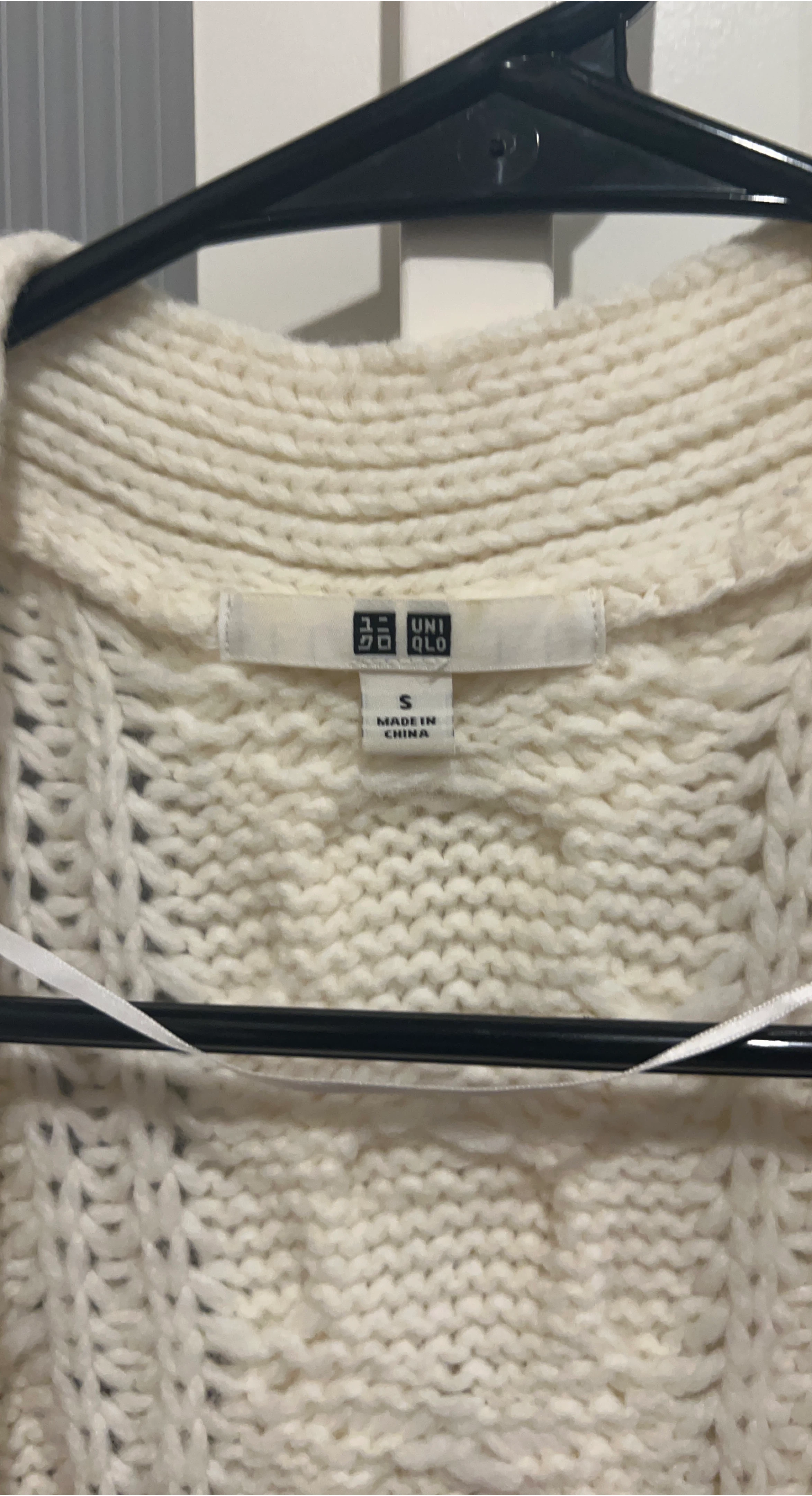 Uniqlo Cream Cable Knit Cardigan - Size S image indicator(3)